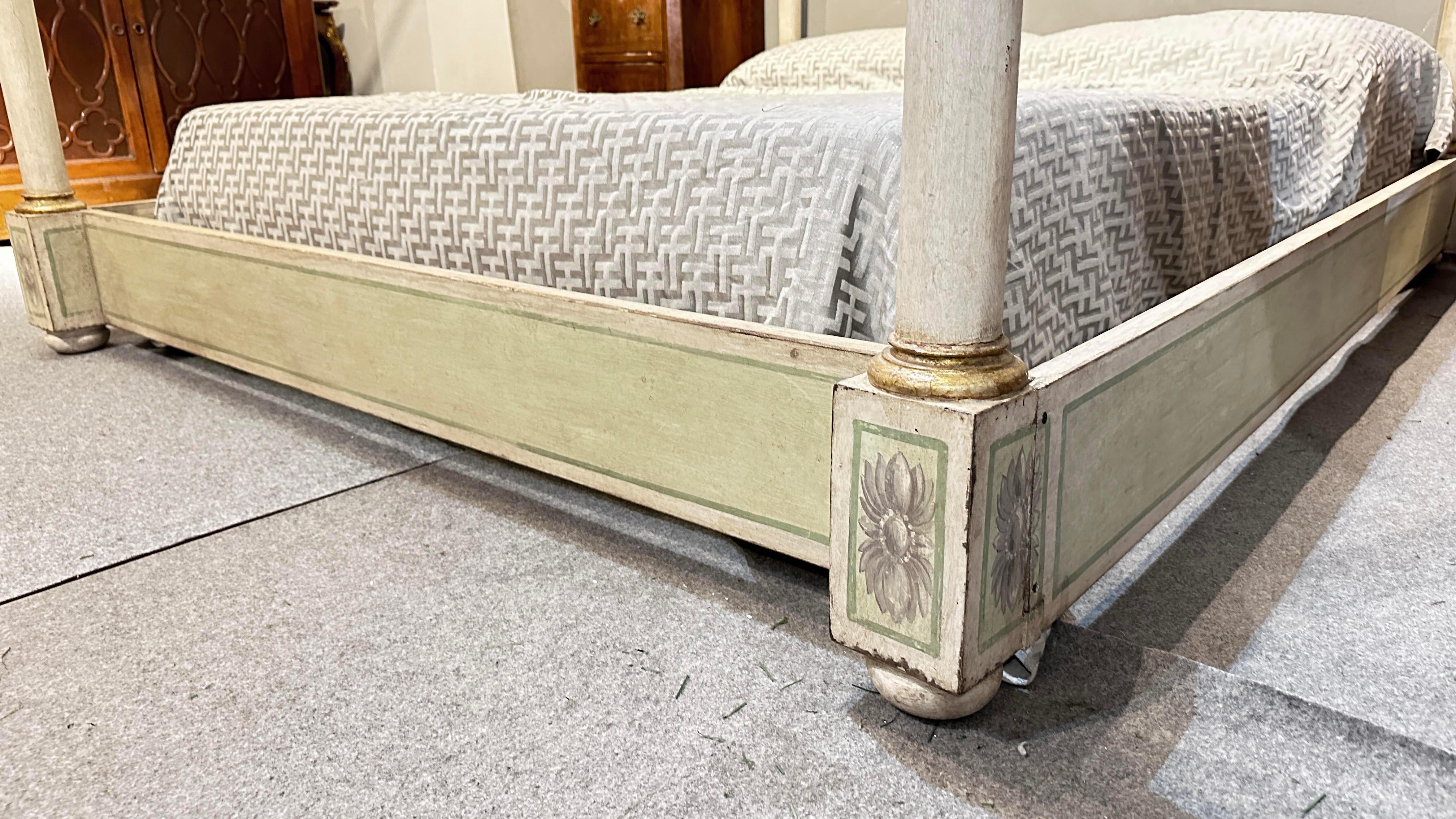 END OF THE 18th CENTURY NEOCLASSIC PAINTED BED  In Good Condition In Firenze, FI