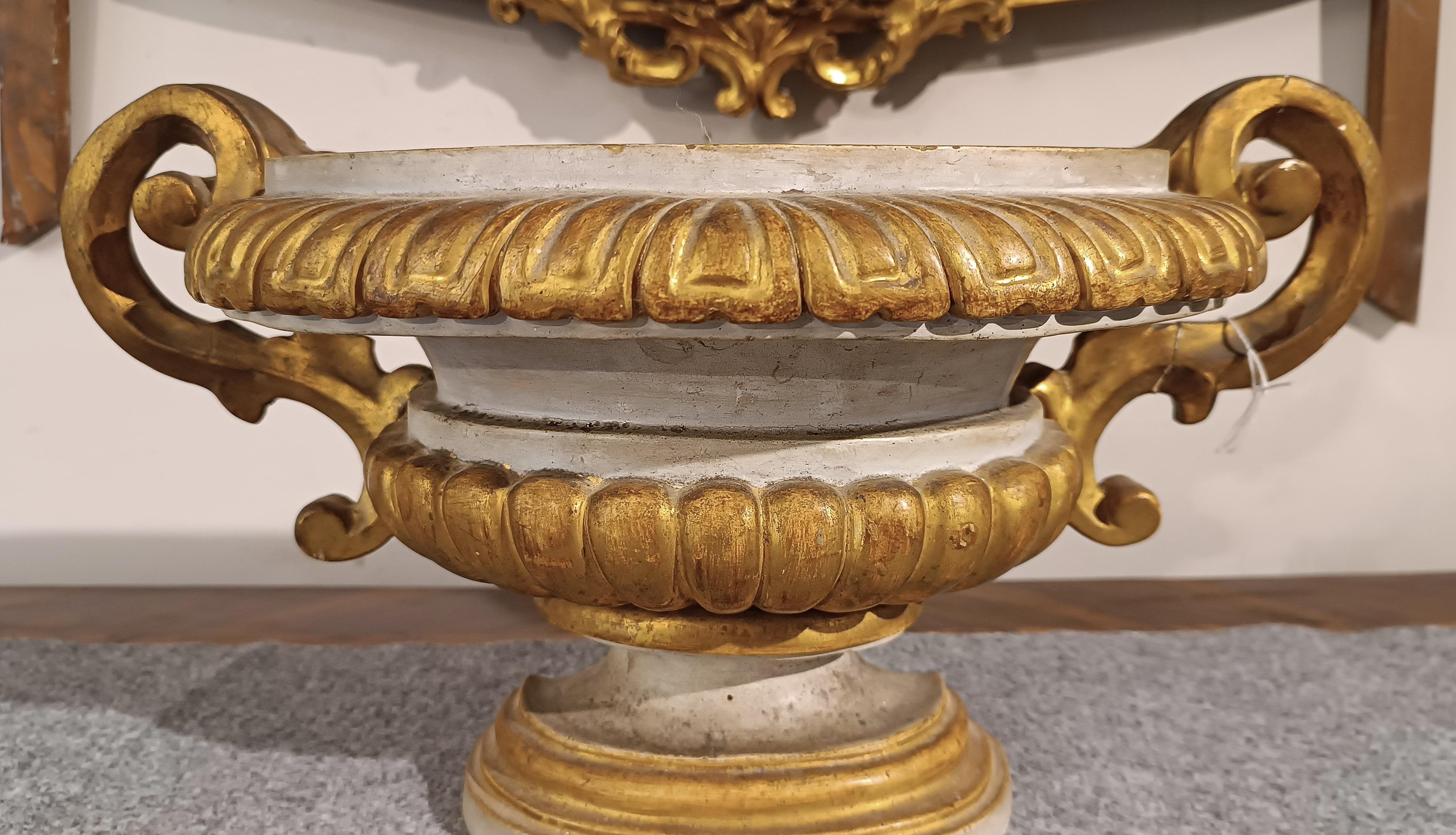 18th Century END OF THE 18th CENTURY NEOCLASSIC PALM HOLDER VASE in vendita