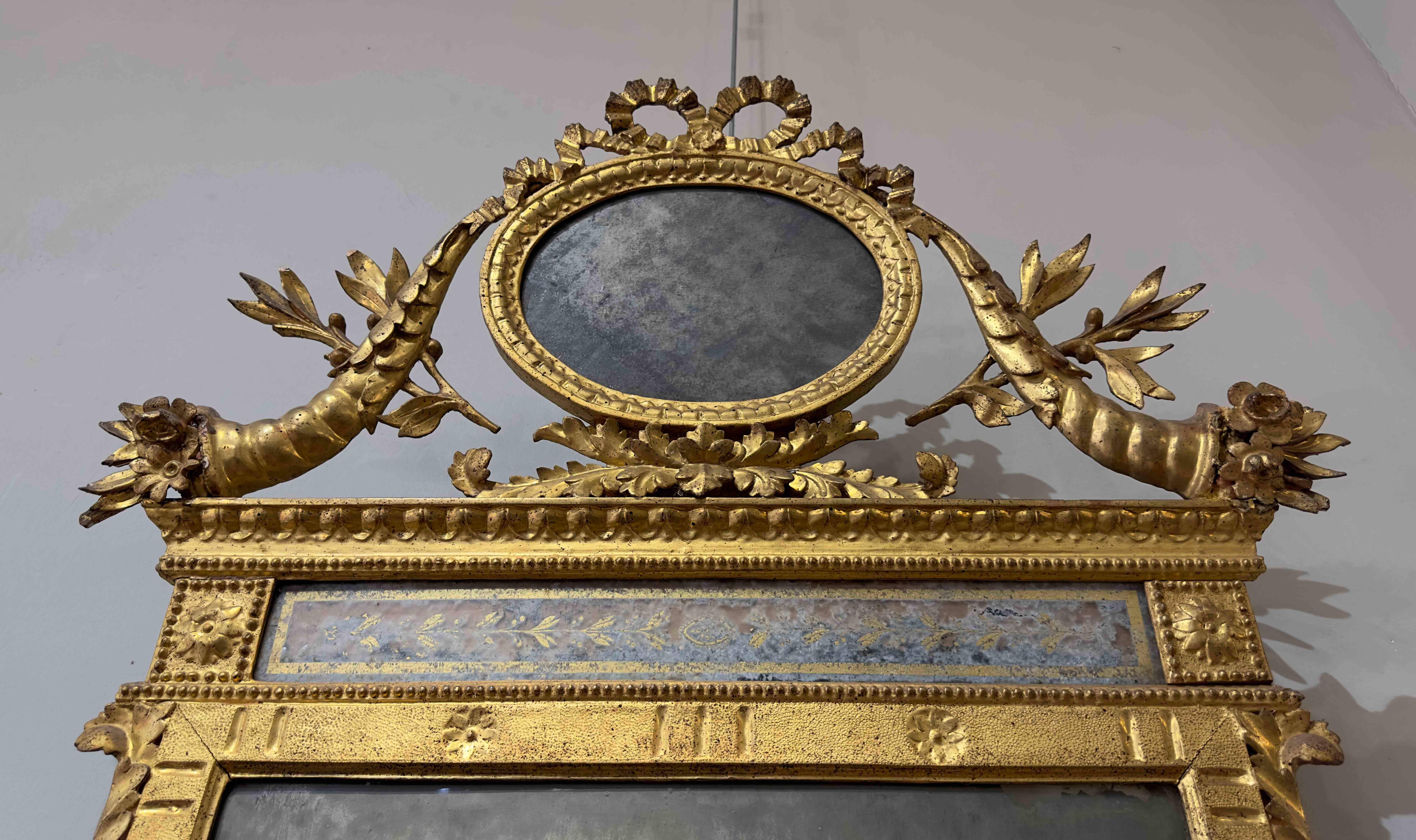 Italian END OF THE 18th CENTURY NEOCLASSICAL MIRROR WITH CORNUCOPIAS AND OLIVE BRANCHES  For Sale