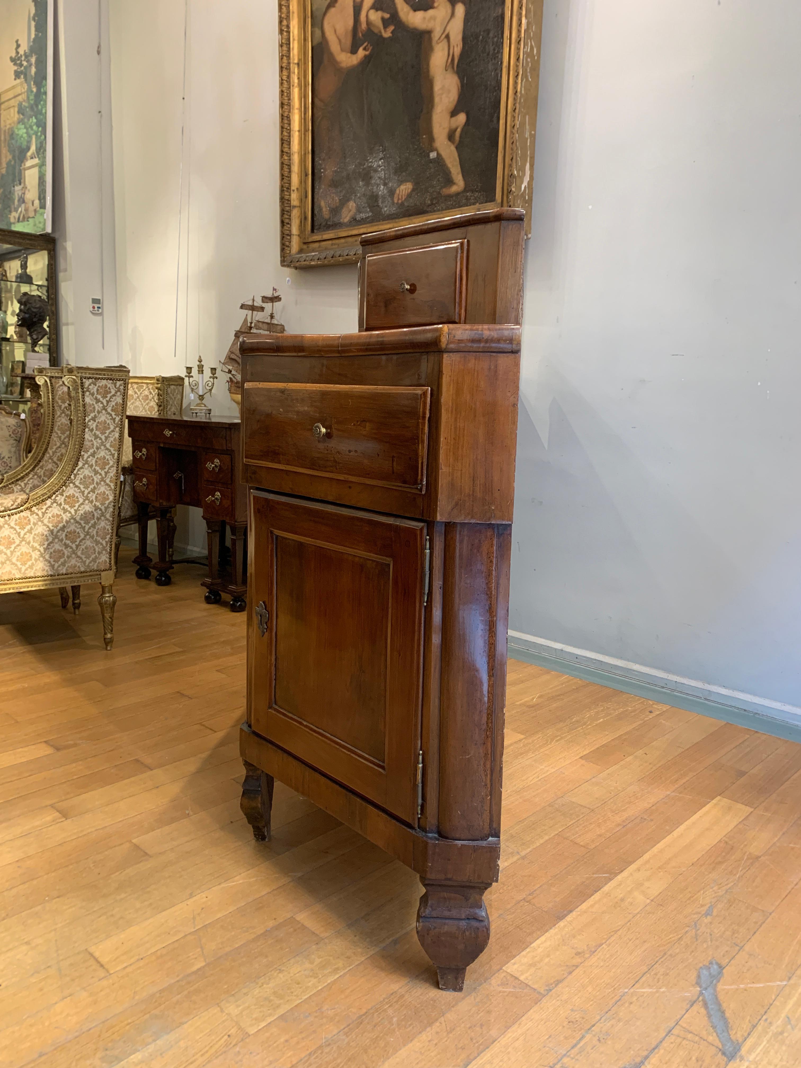 18th Century END OF THE 18th CENTURY NOTCHED SIDEBOARD For Sale