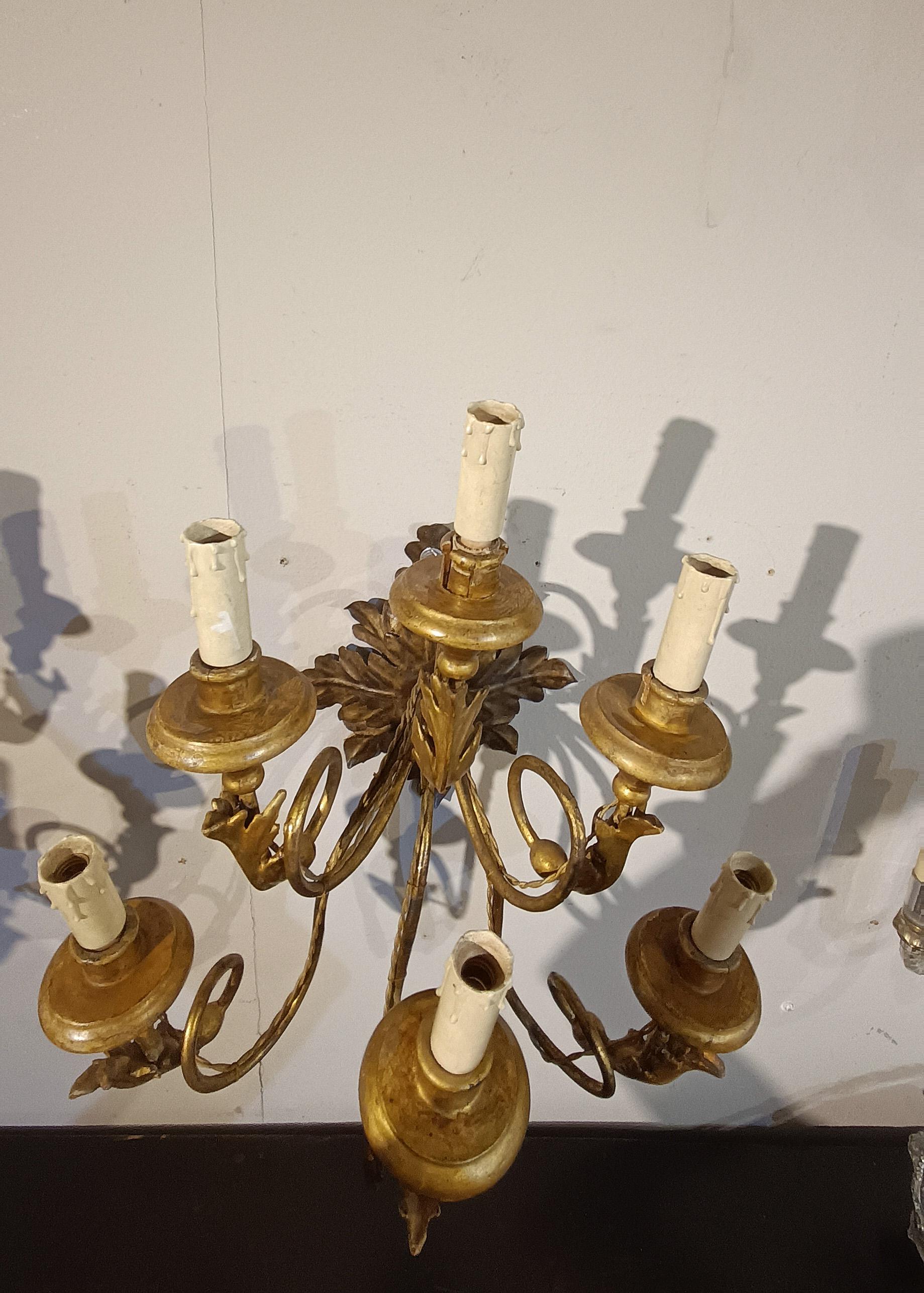 Par de aparatos de madera y hierro dorado de finales del siglo xviii en venta 3