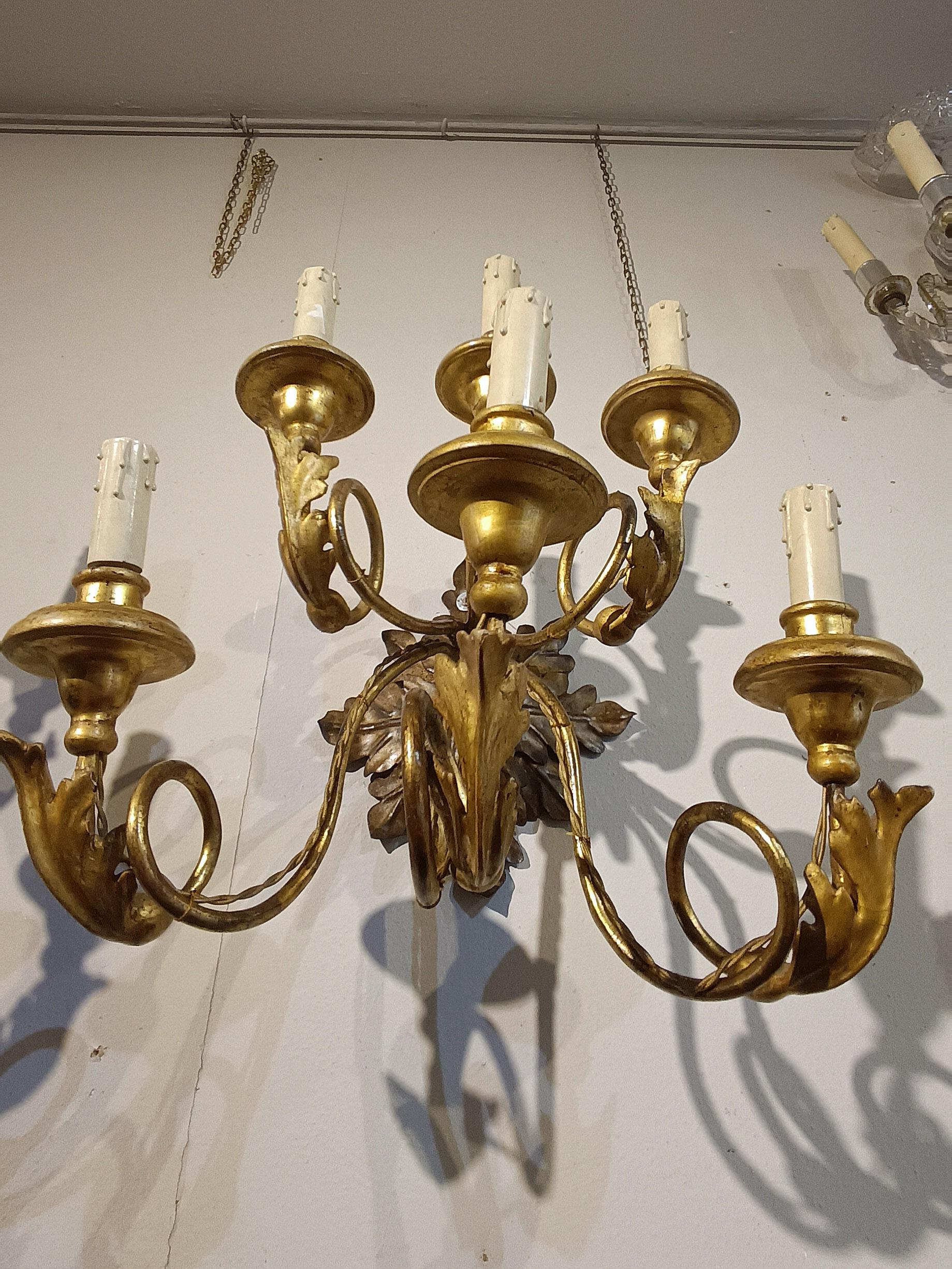 Par de aparatos de madera y hierro dorado de finales del siglo xviii en venta 2