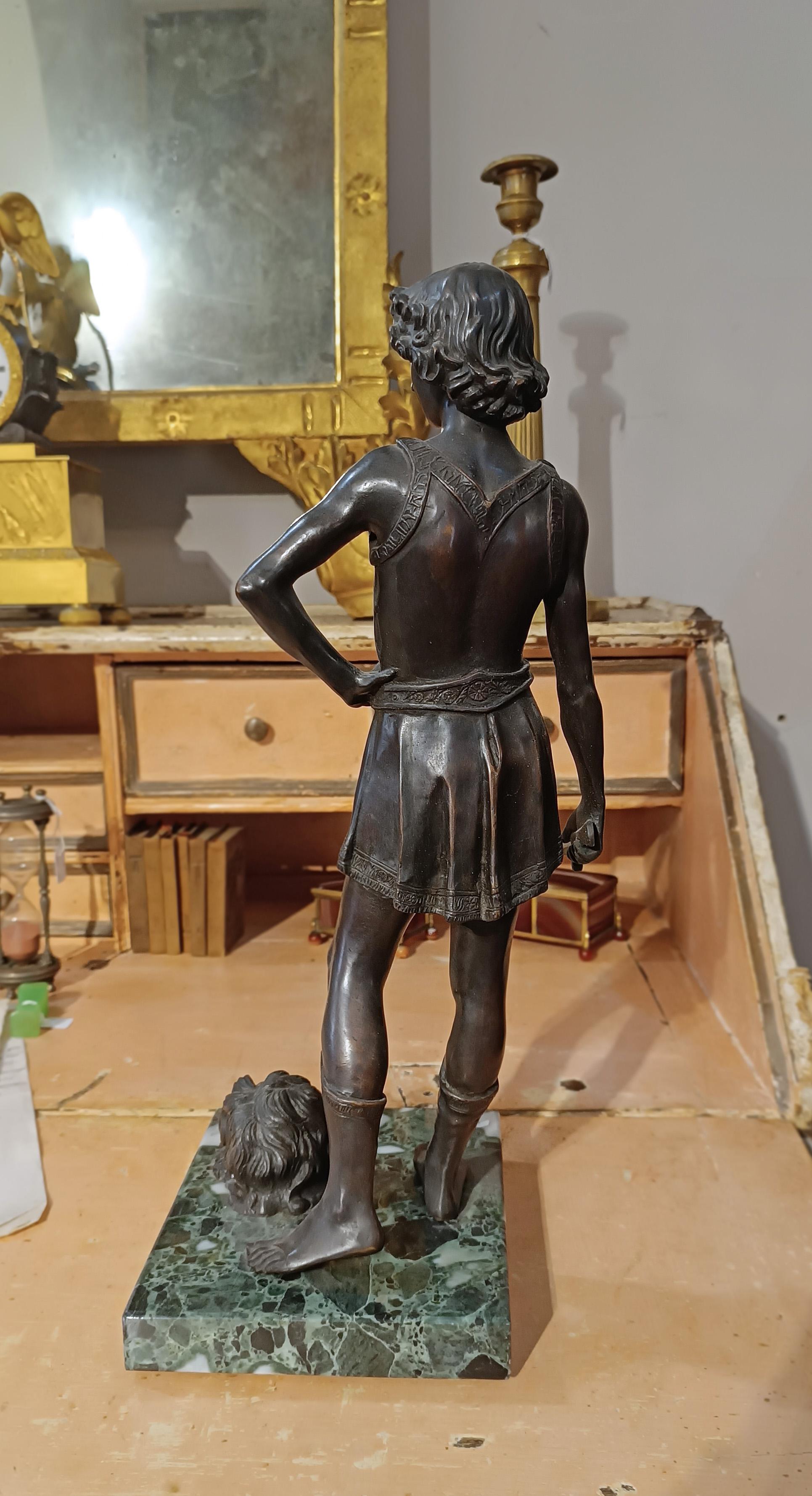 END OF THE 19th CENTURY BRONZE SCULPTURE DAVID AND GOLIATH WITH MARBLE BASE  In Good Condition For Sale In Firenze, FI