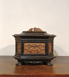 END OF THE 19th CENTURY FLORENTINE JEWELRY BOX