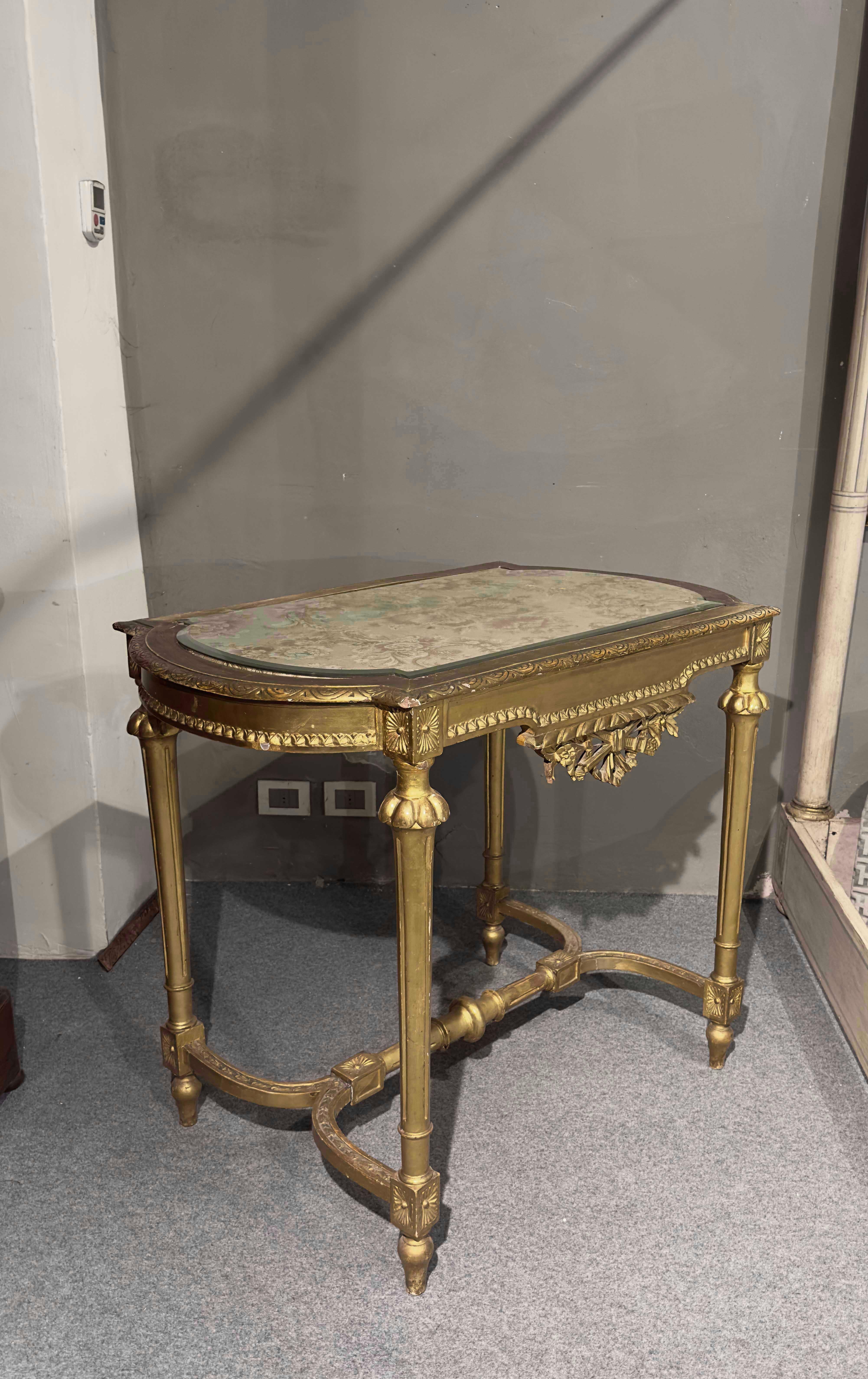 Hand-Carved END OF THE 19th CENTURY GOLDEN TABLE IN NEOCLASSIC STYLE  For Sale