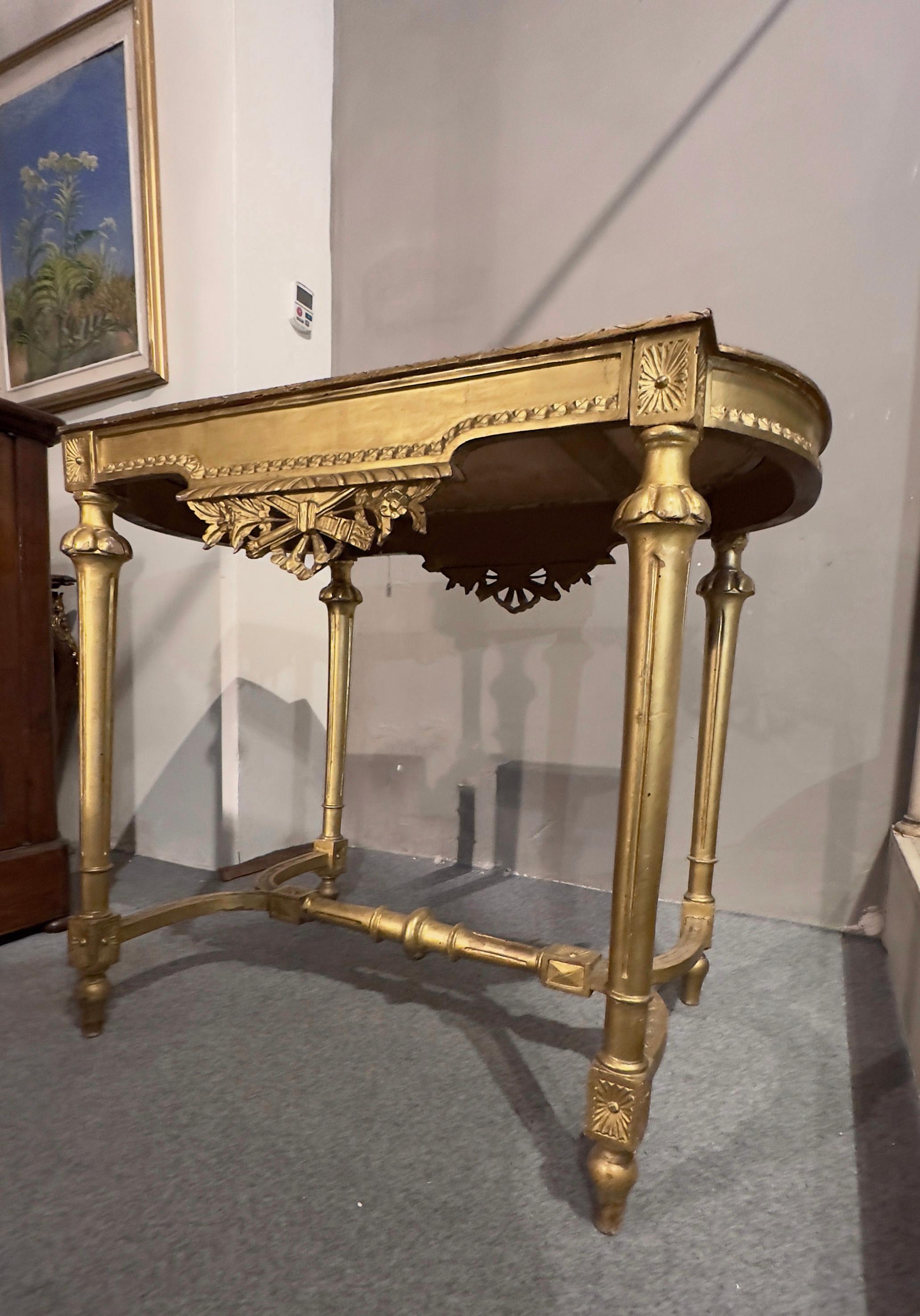 END OF THE 19th CENTURY GOLDEN TABLE IN NEOCLASSIC STYLE  For Sale 1