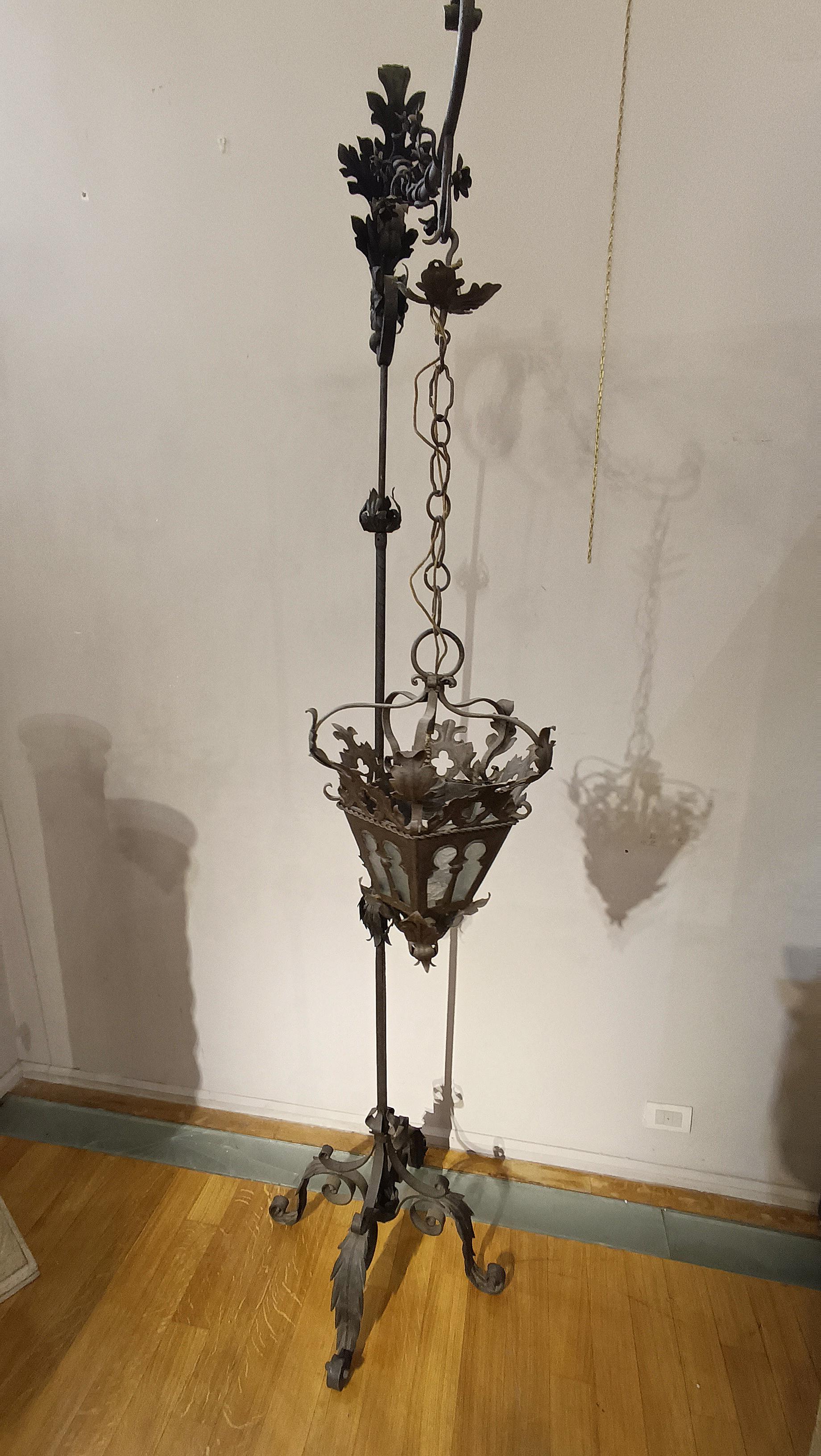 END OF THE 19th CENTURY IRON LANTERN HOLDER For Sale 5