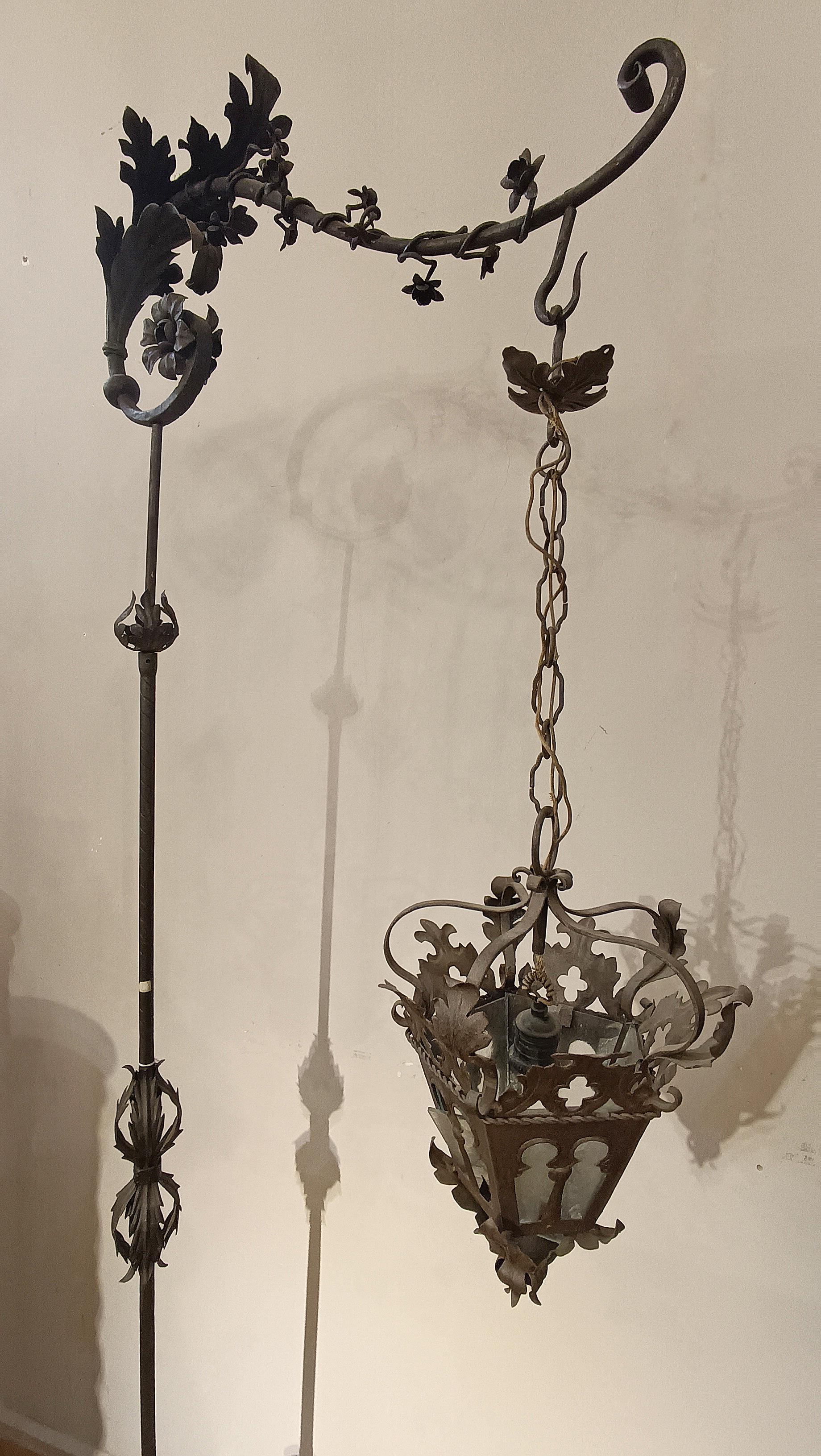 END OF THE 19th CENTURY IRON LANTERN HOLDER For Sale 8
