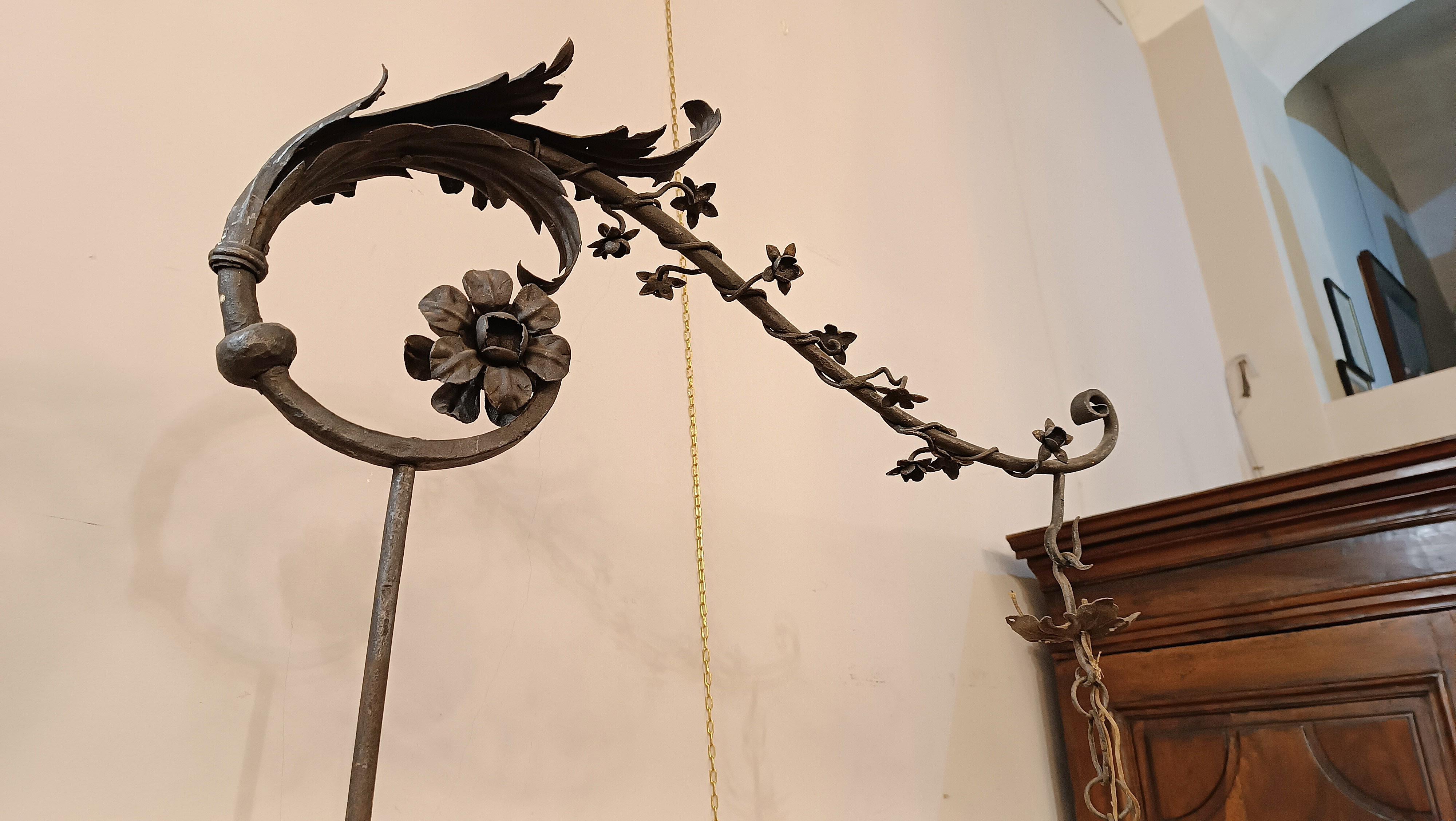 Wrought Iron END OF THE 19th CENTURY IRON LANTERN HOLDER For Sale