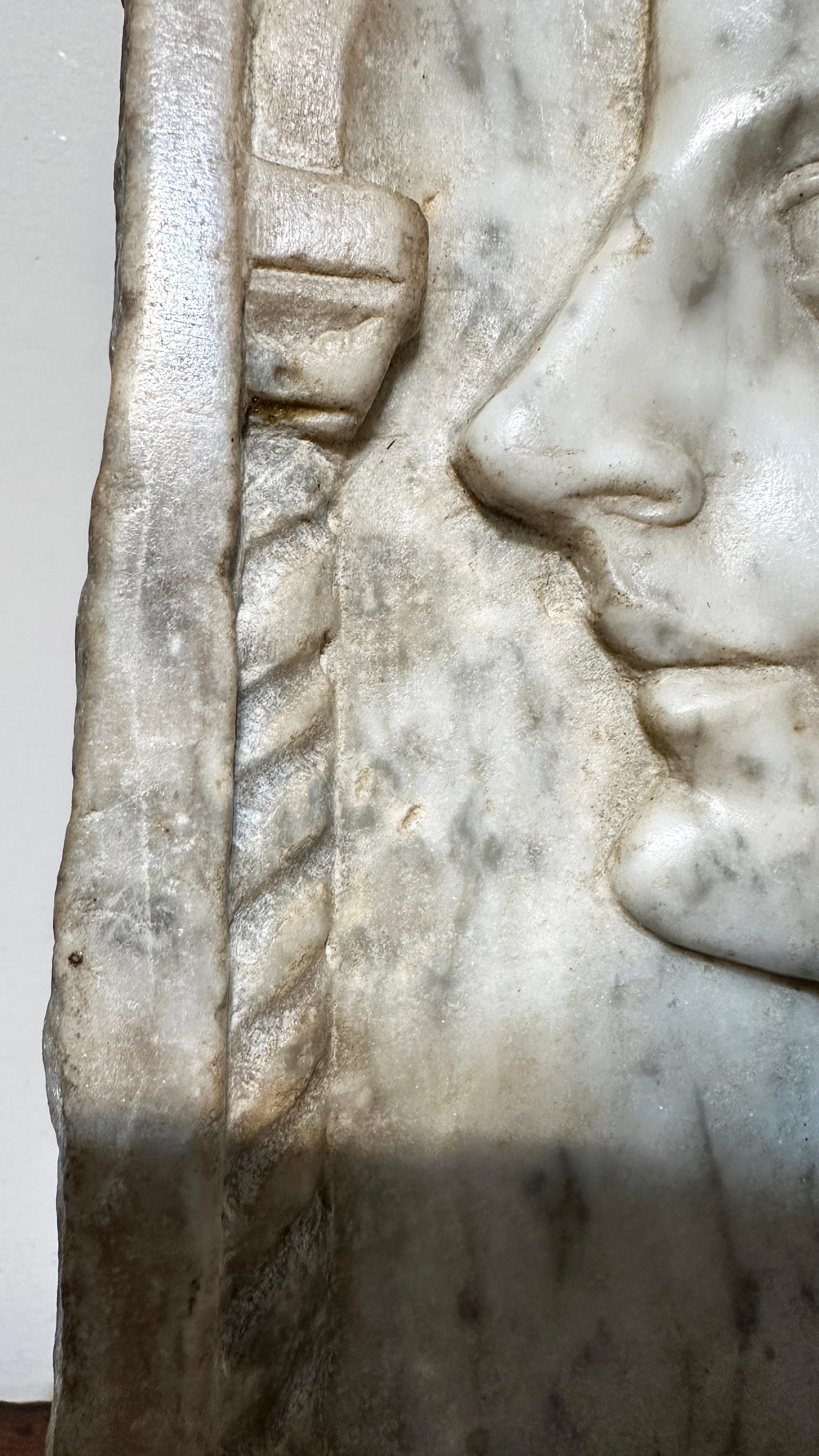 END OF THE 19th CENTURY MARBLE PLAQUE ATTRIBUTABLE TO DOSSENA For Sale 4