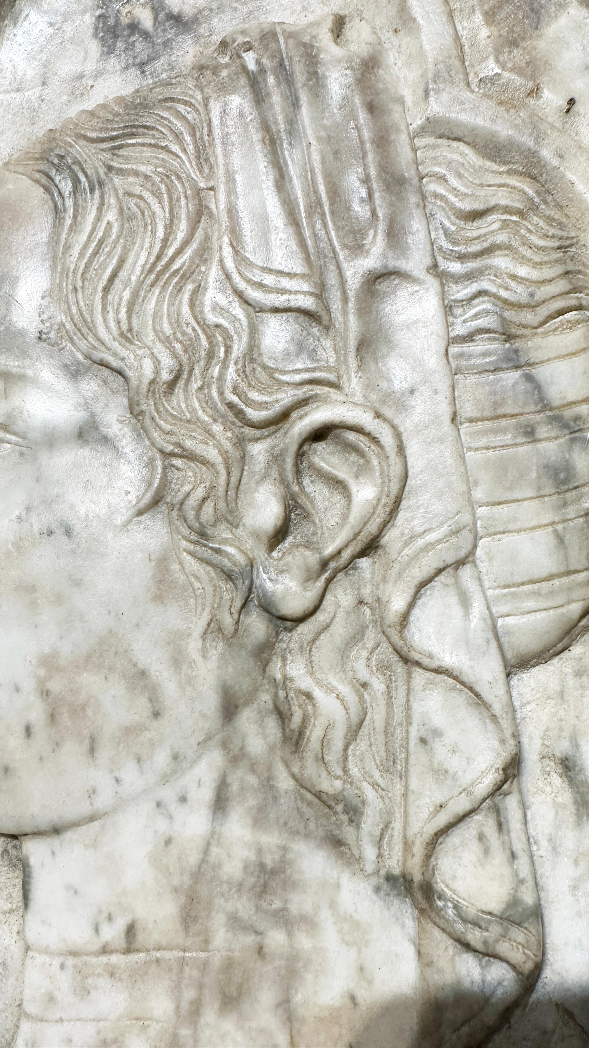 END OF THE 19th CENTURY MARBLE PLAQUE ATTRIBUTABLE TO DOSSENA For Sale 2