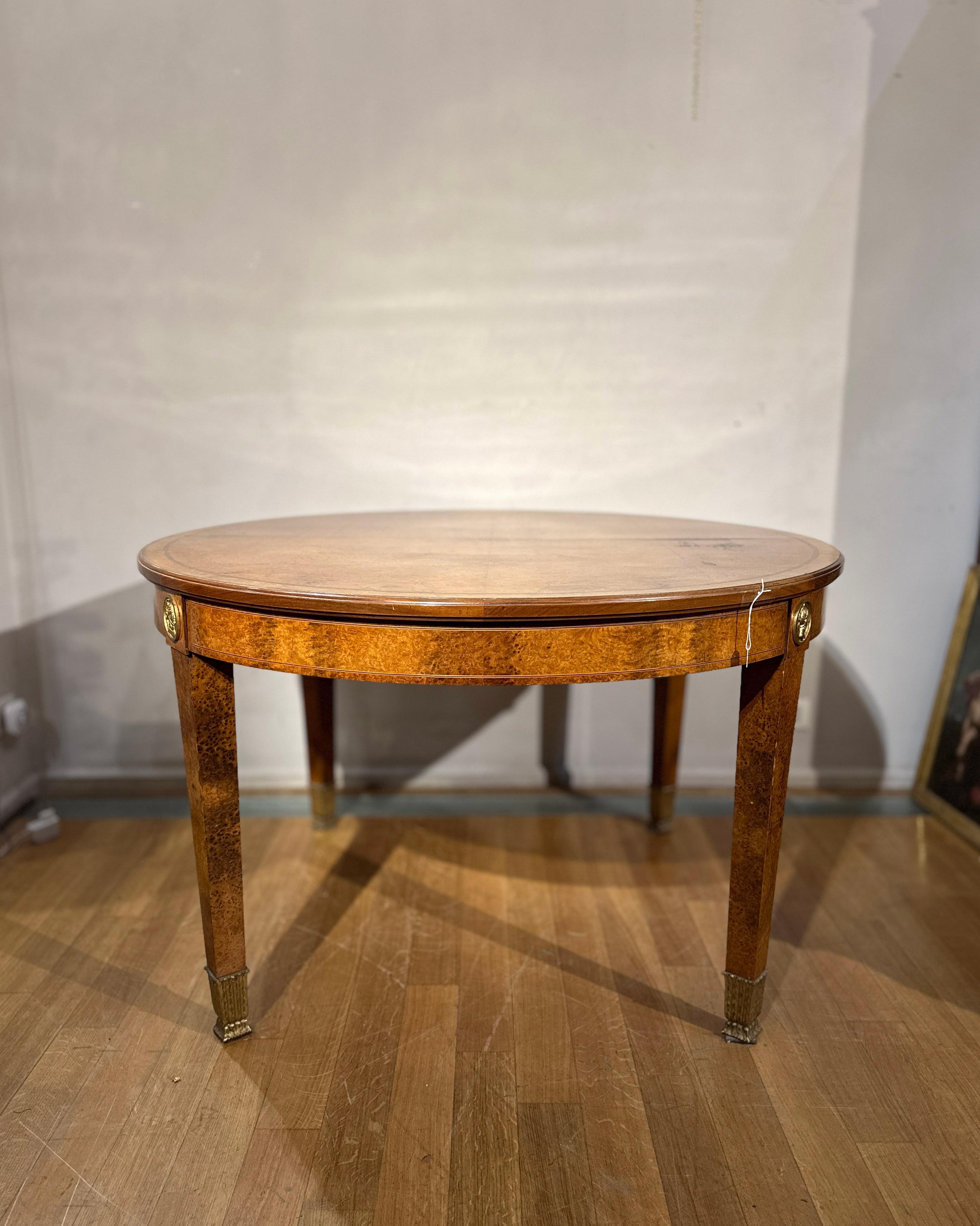19th Century END OF THE 19th CENTURY OVAL TABLE IN MAPLE  For Sale