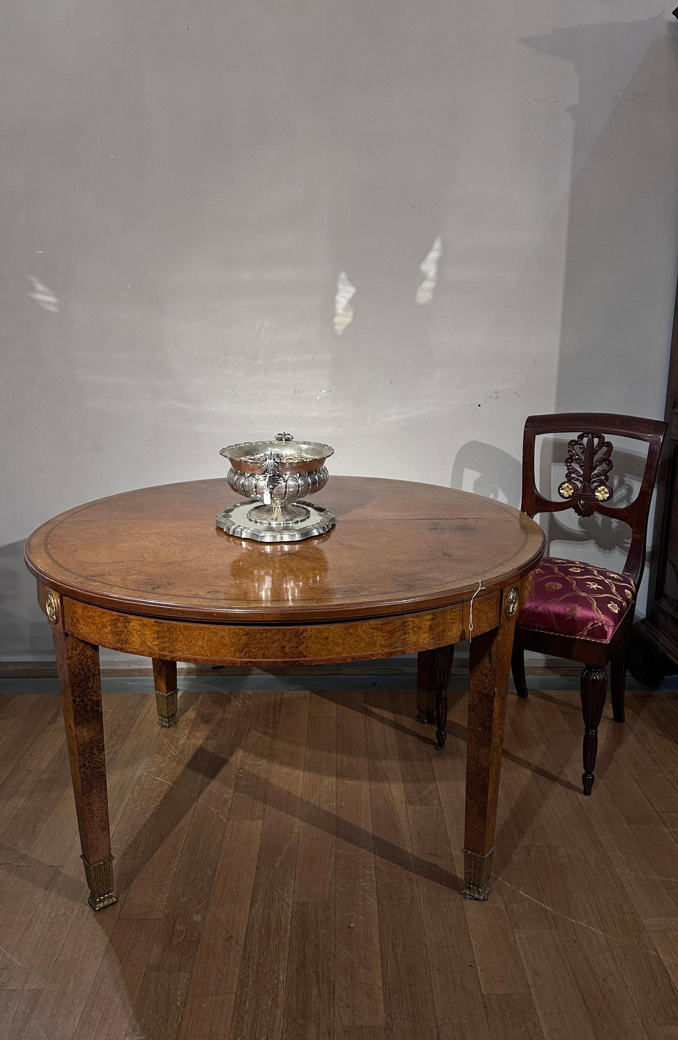 END OF THE 19th CENTURY OVAL TABLE IN MAPLE  For Sale 2
