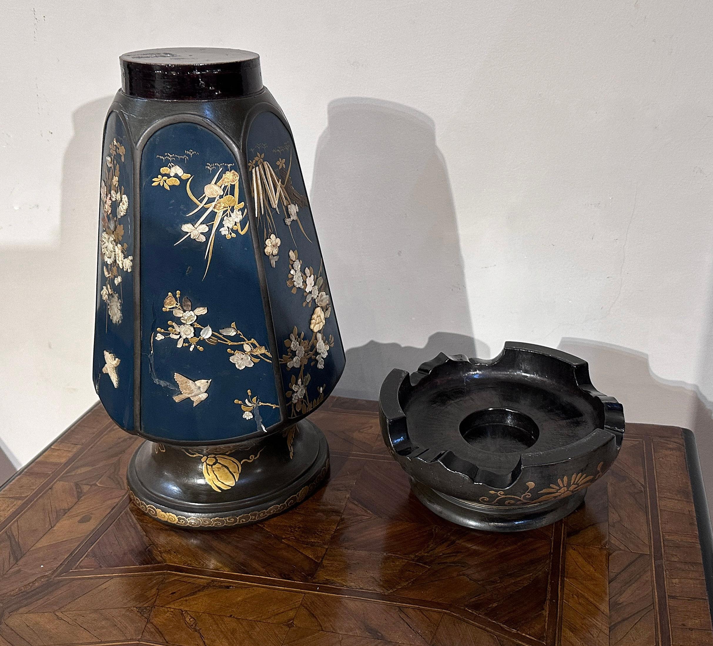 END OF THE 19th CENTURY PAIR OF JAPANESE VASES In Good Condition For Sale In Firenze, FI