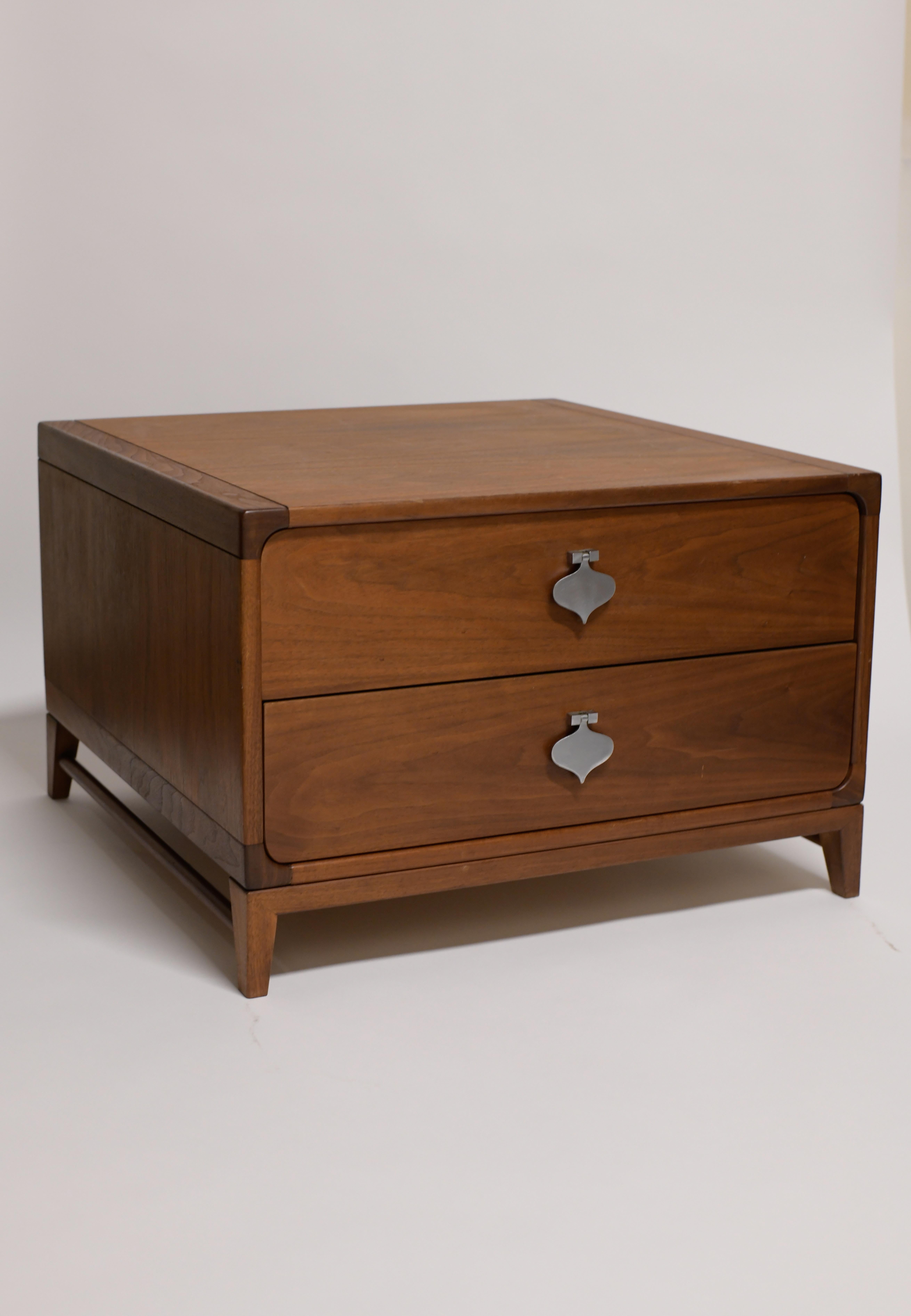 Nice end table/nightstand by John Keal for Brown Saltman of California. The piece features two large drawers with spade shaped pulls and dovetailed construction. The Brown Saltman logo remains on the inside of the top drawer. 

This end table is in