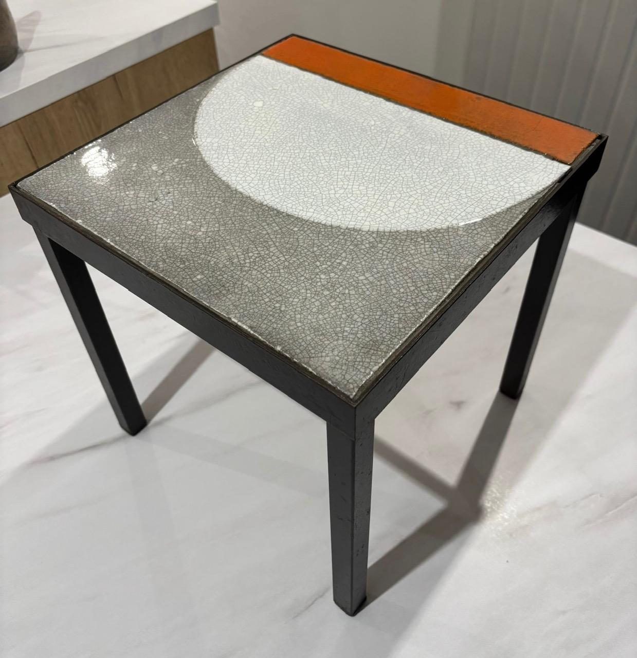 Mid-Century Modern End table by Roger Capron en vente