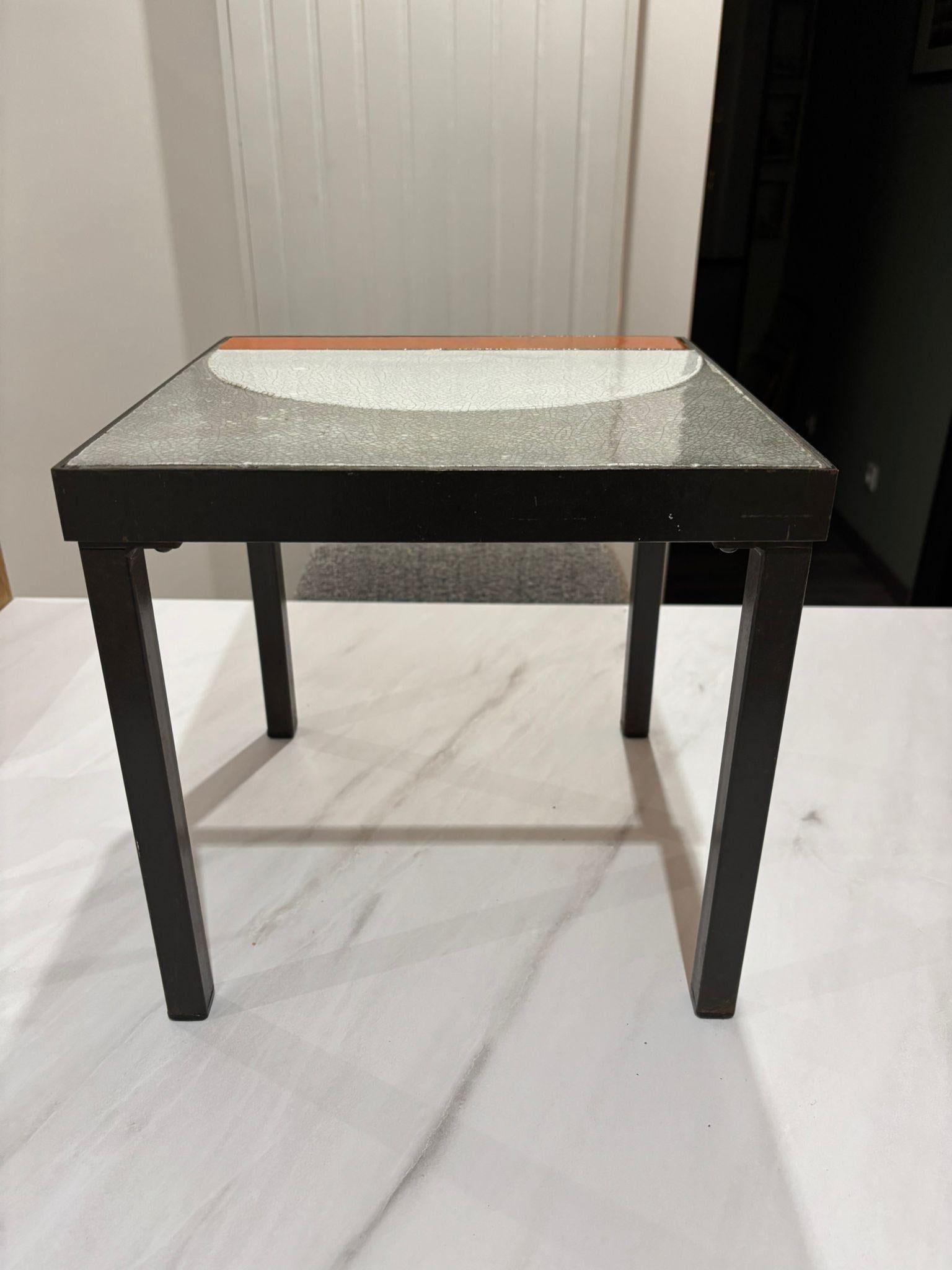 Milieu du XXe siècle End table by Roger Capron en vente