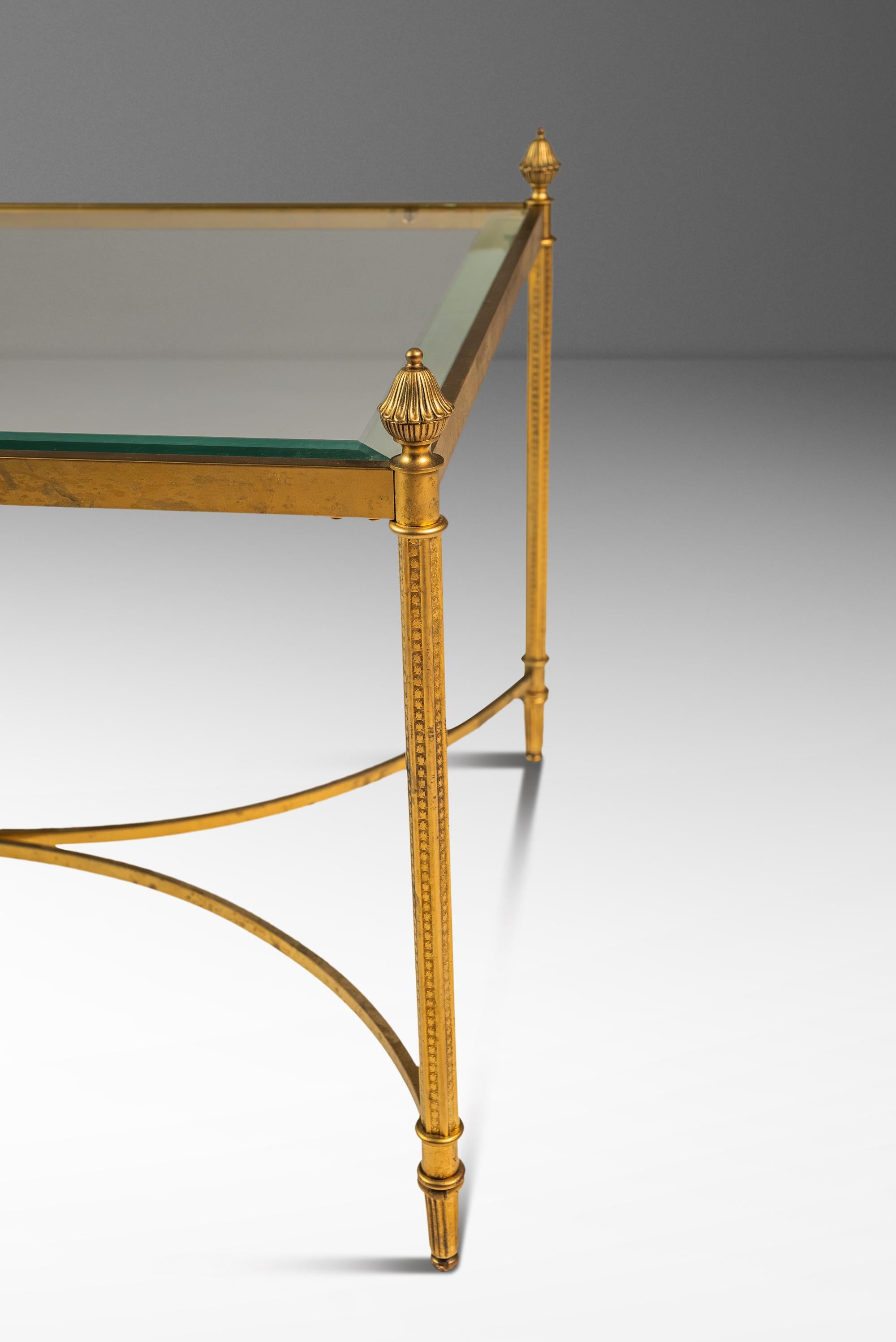Tavolino da salotto in ottone con piano in vetro della Maison Bagues, 1970 ca. in vendita 9