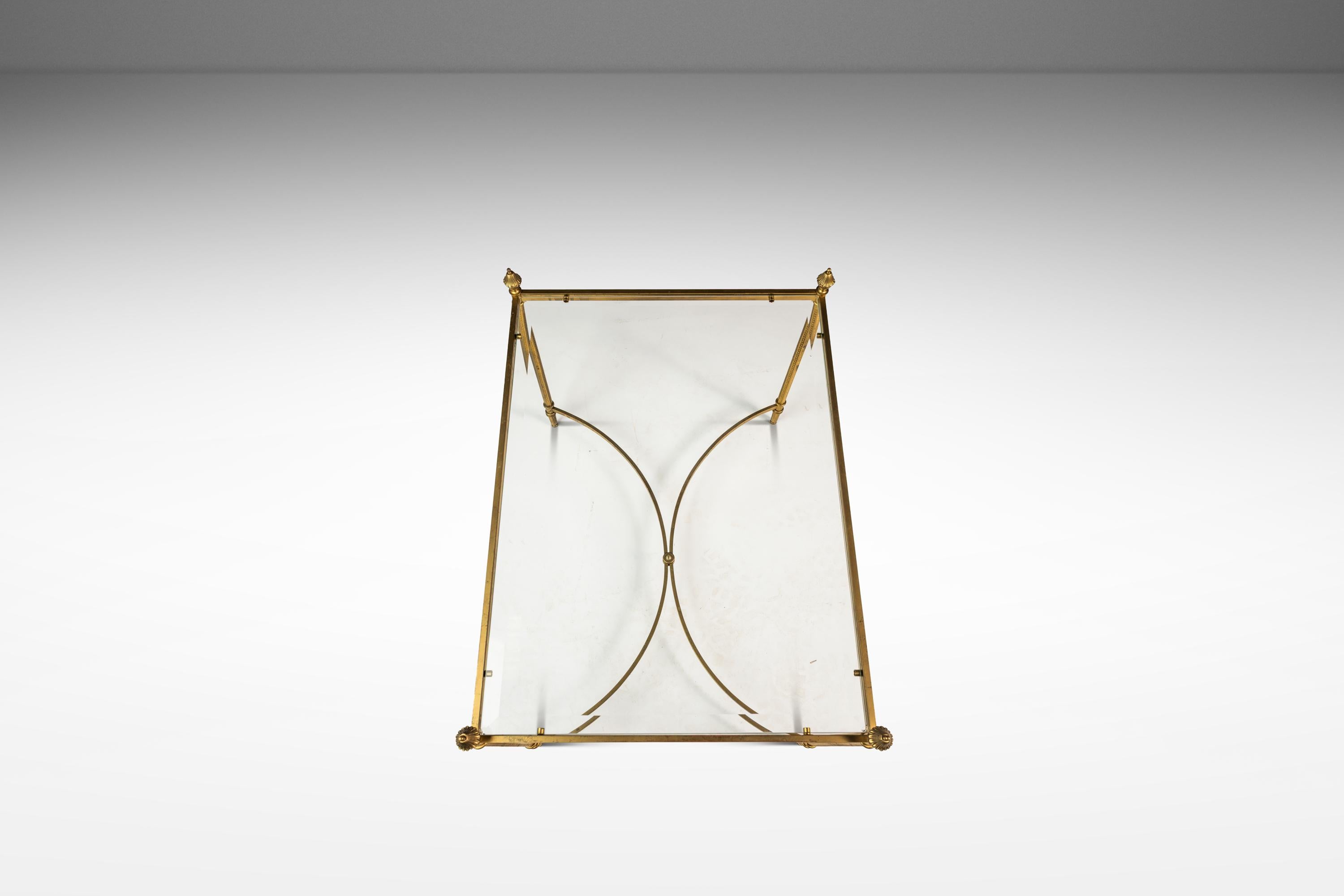Mid-Century moderno Tavolino da salotto in ottone con piano in vetro della Maison Bagues, 1970 ca. in vendita