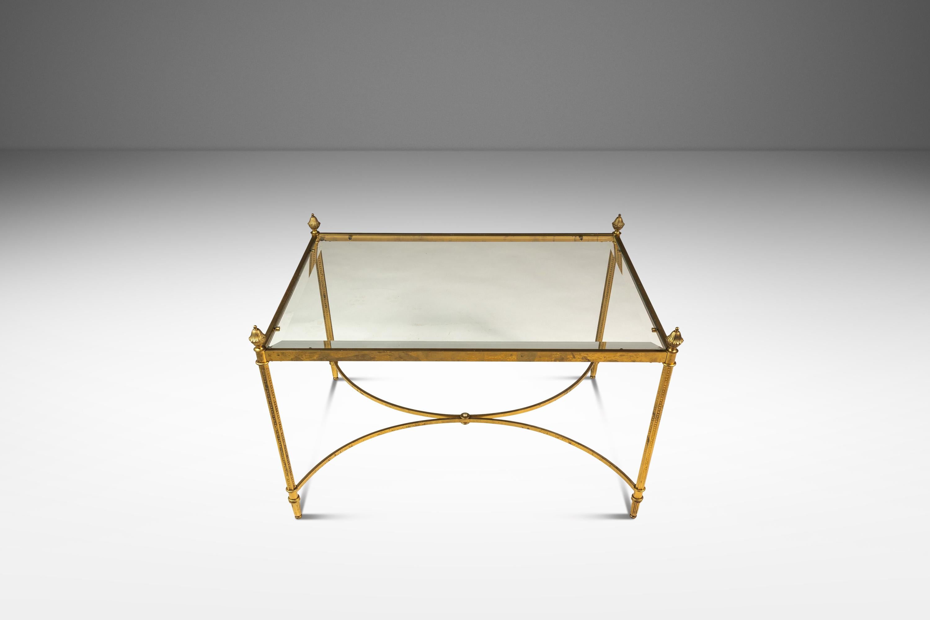 Americano Tavolino da salotto in ottone con piano in vetro della Maison Bagues, 1970 ca. in vendita