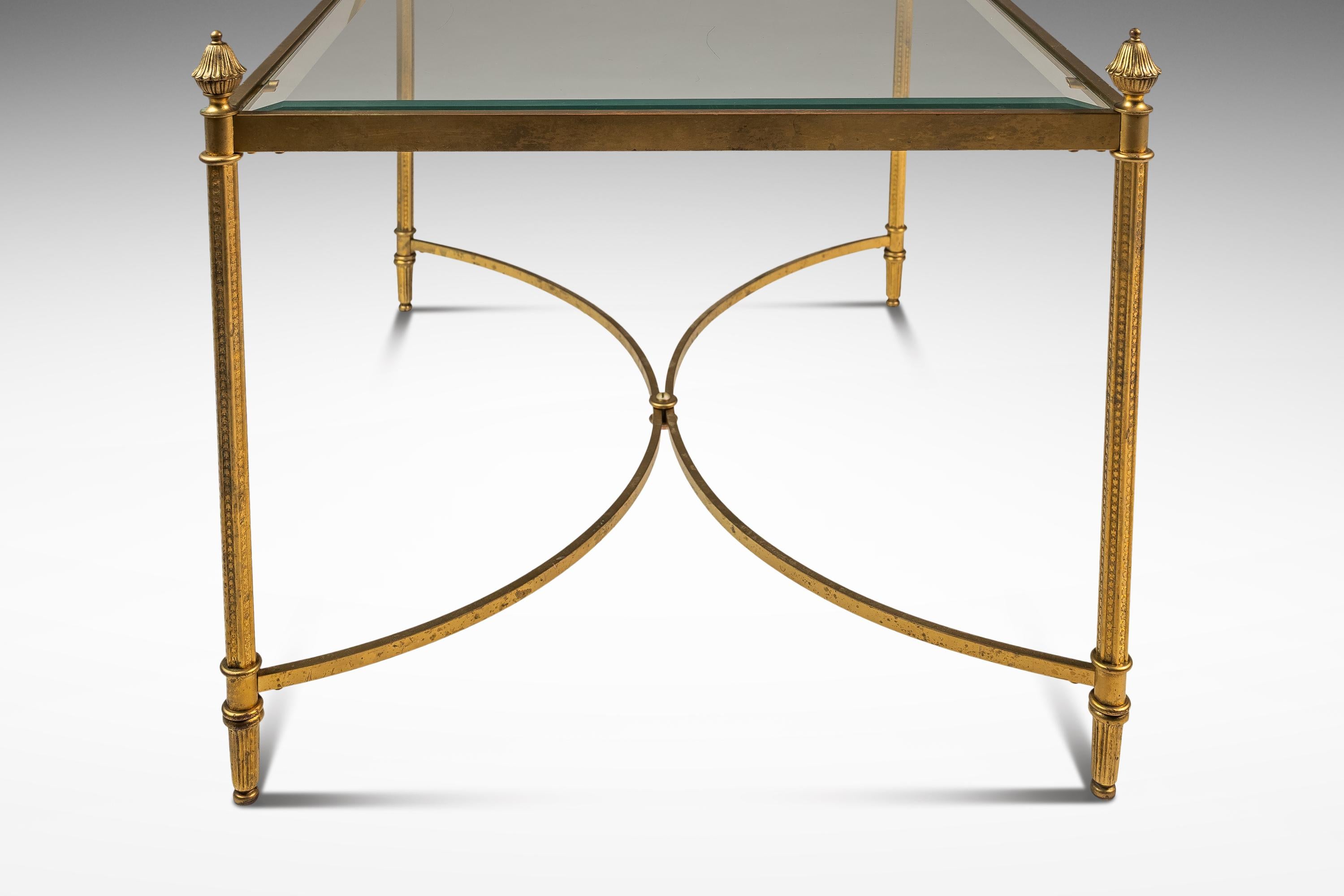 Tavolino da salotto in ottone con piano in vetro della Maison Bagues, 1970 ca. In condizioni buone in vendita a Deland, FL