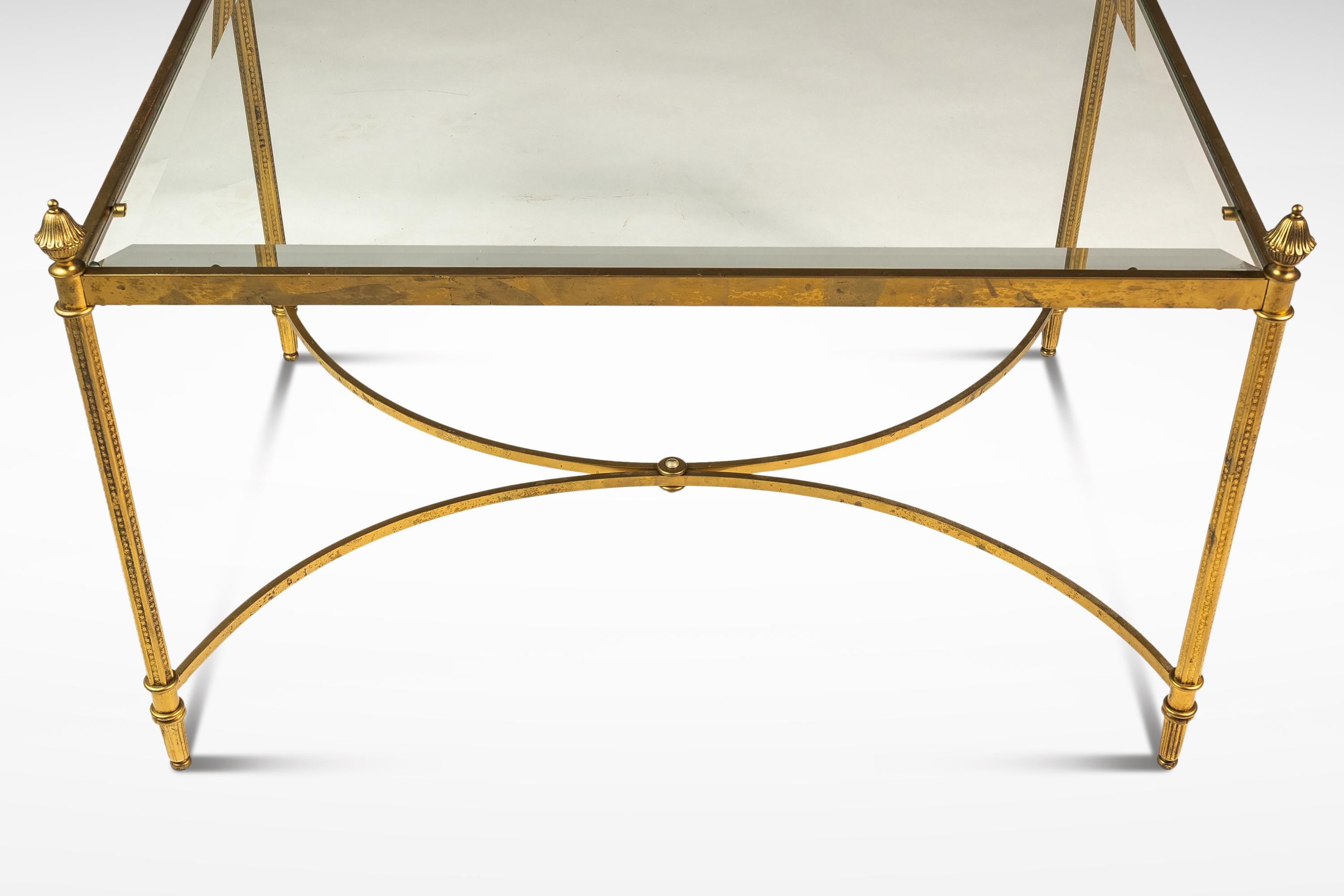Fine XX secolo Tavolino da salotto in ottone con piano in vetro della Maison Bagues, 1970 ca. in vendita