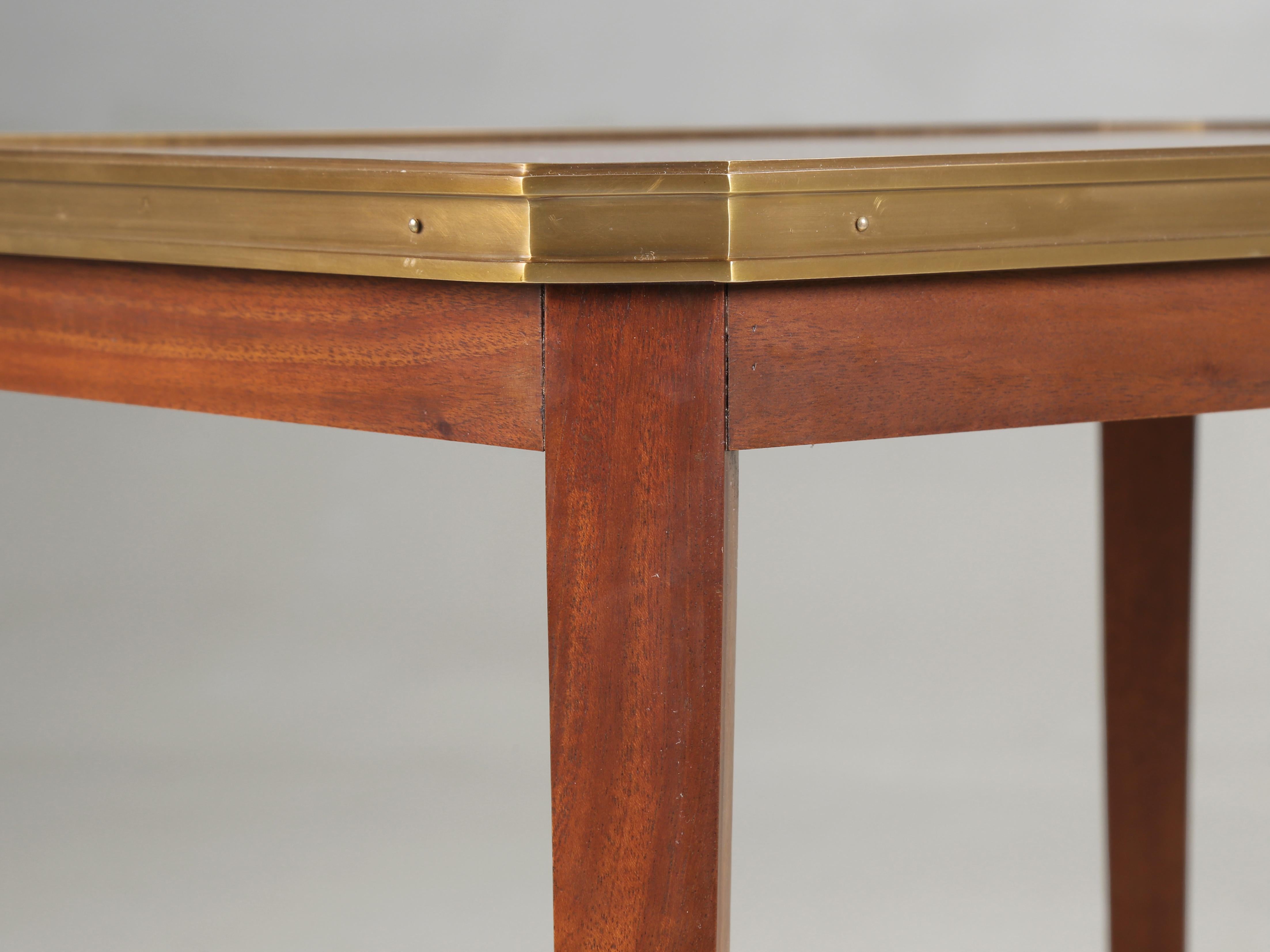 Mesa auxiliar o mesa auxiliar Fabricada por Hickory Chair Co. en EE.UU. Bonita calidad en venta 1