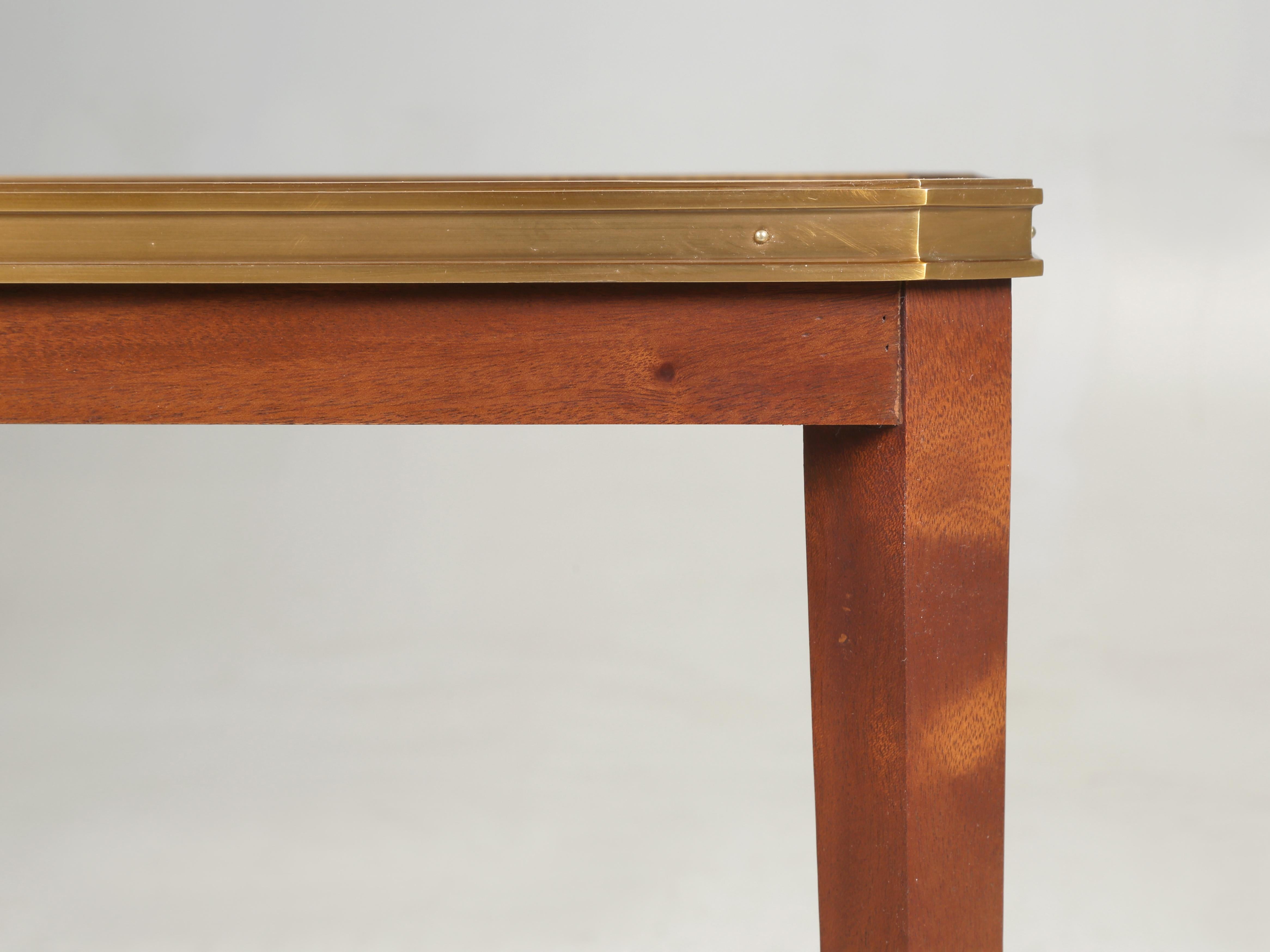 Mesa auxiliar o mesa auxiliar Fabricada por Hickory Chair Co. en EE.UU. Bonita calidad en venta 2