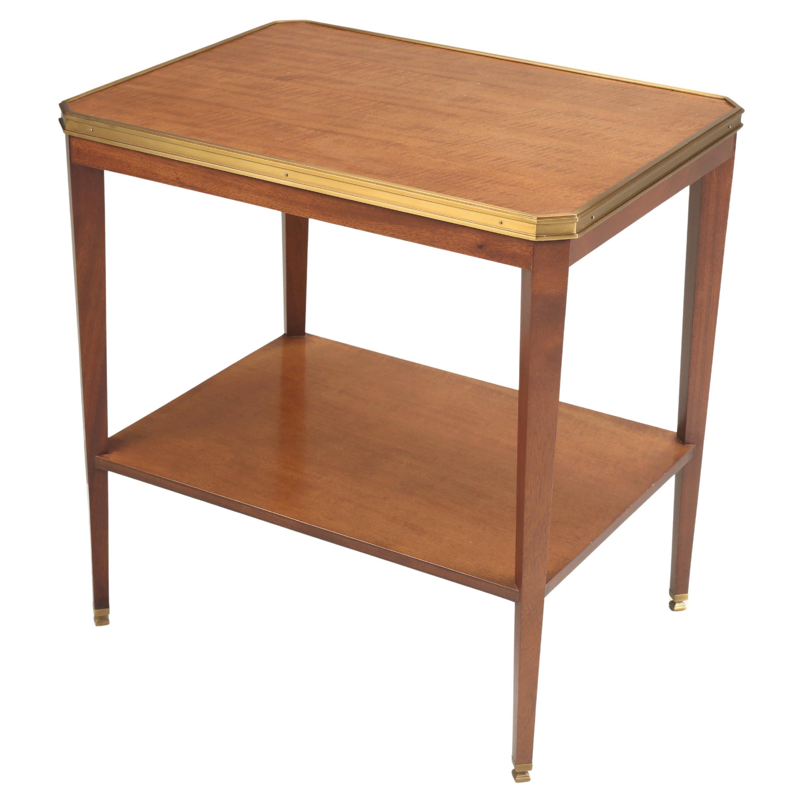 Mesa auxiliar o mesa auxiliar Fabricada por Hickory Chair Co. en EE.UU. Bonita calidad en venta