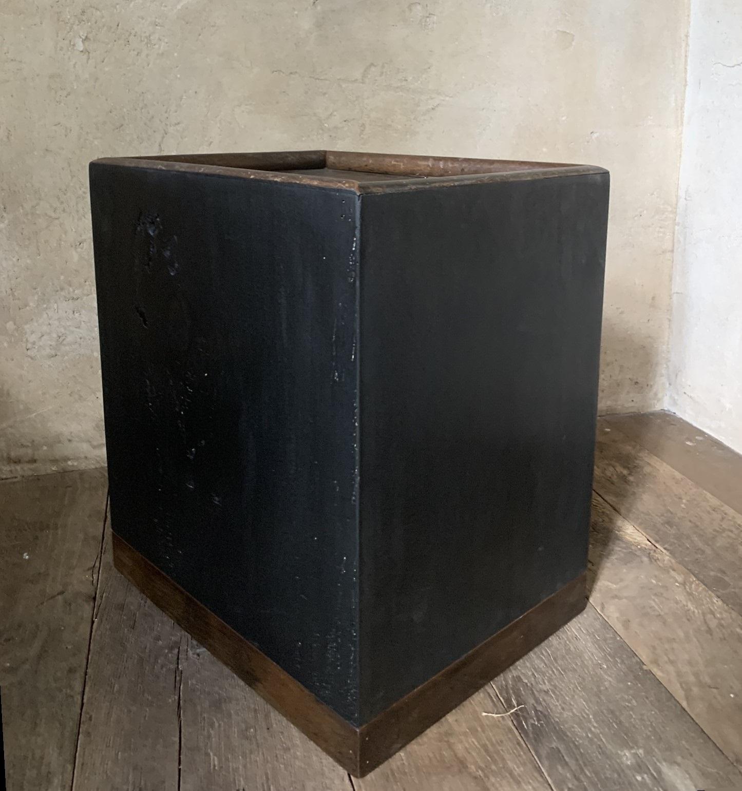 Abschlusstisch Reclaimed Wood Cube Largo (Handgefertigt) im Angebot