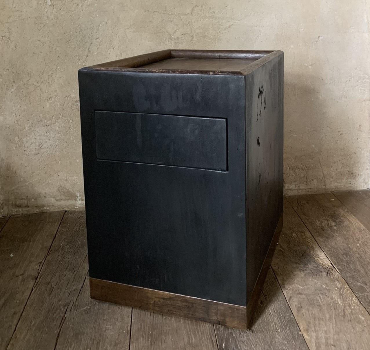 Abschlusstisch Reclaimed Wood Cube Largo (Ulmenholz) im Angebot