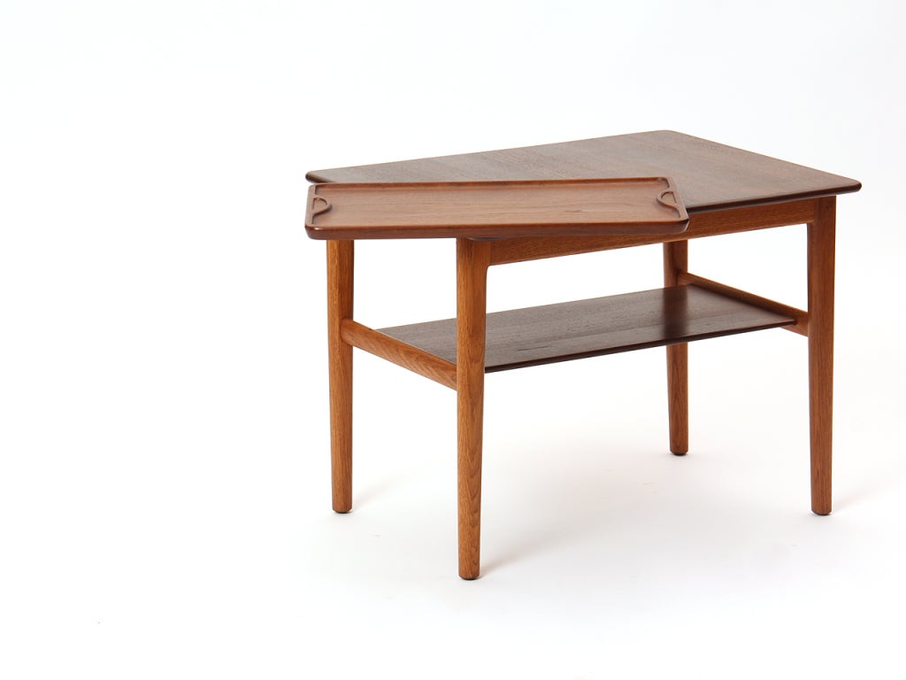 Danois Table d'extrémité avec plateau de Hans J. Wegner en vente