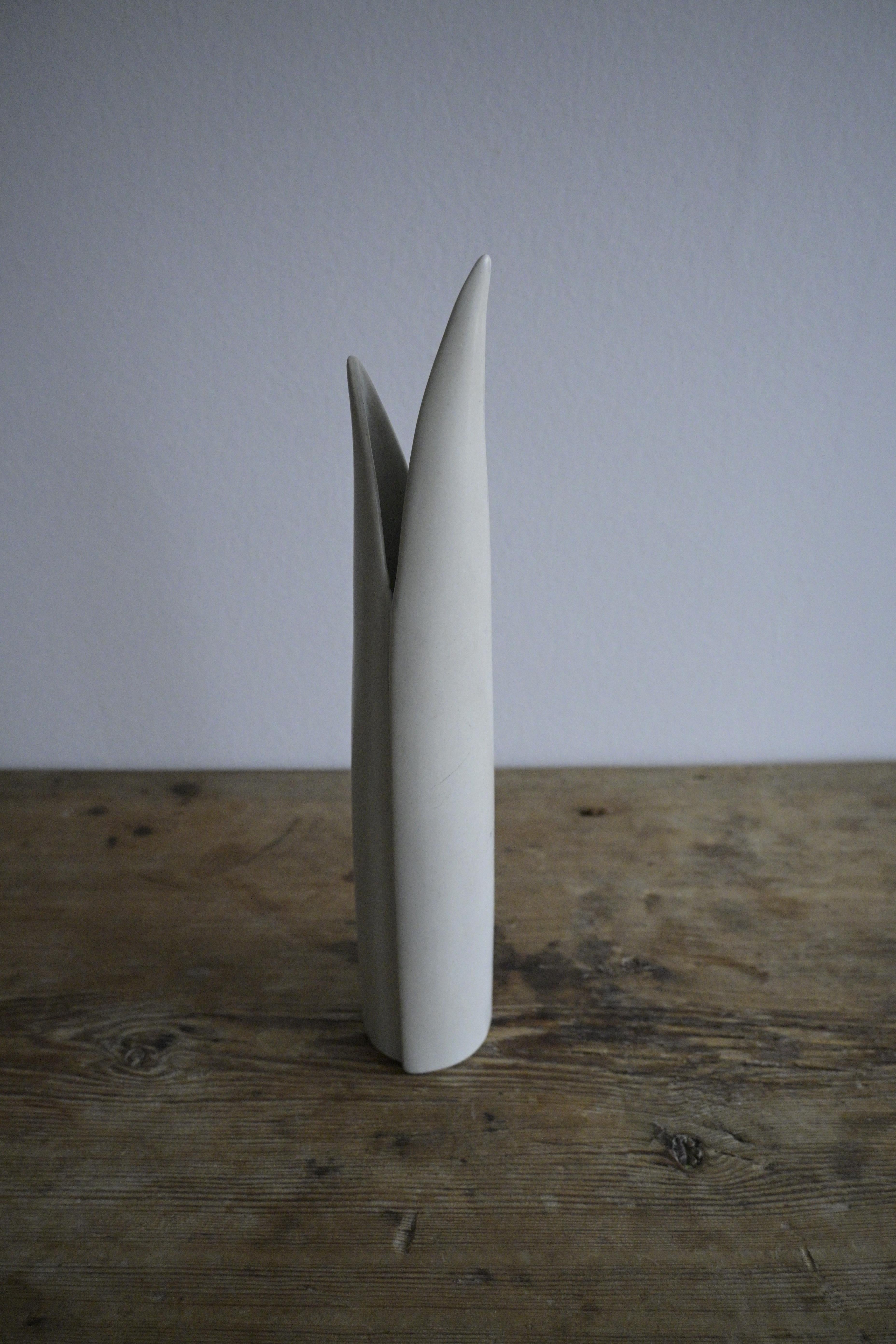 'Endive' Vase by Stig Lindberg, Gustavsberg 1956

Heigth: 31 cm/12.2 inch
Diamter: 6 cm/2.3 inch