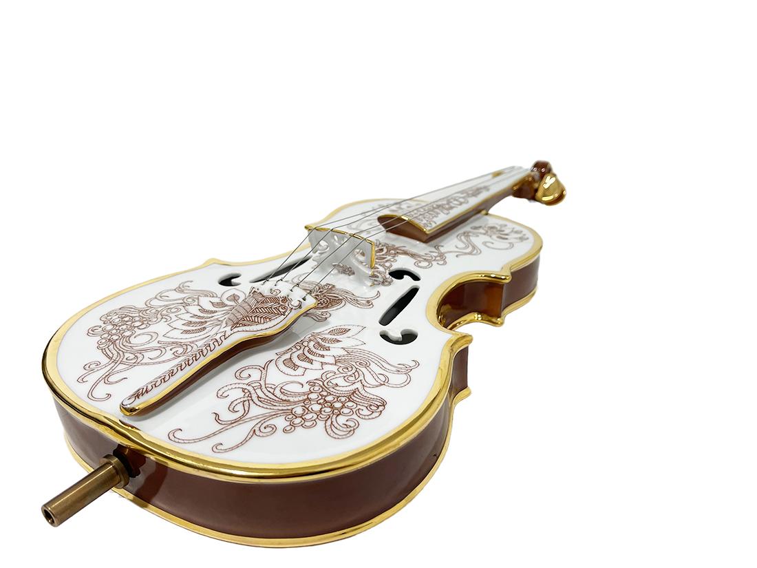 Hongrois Endre László Szász pour le violon en porcelaine Hollohaza, Hongrie 1979-1980 en vente