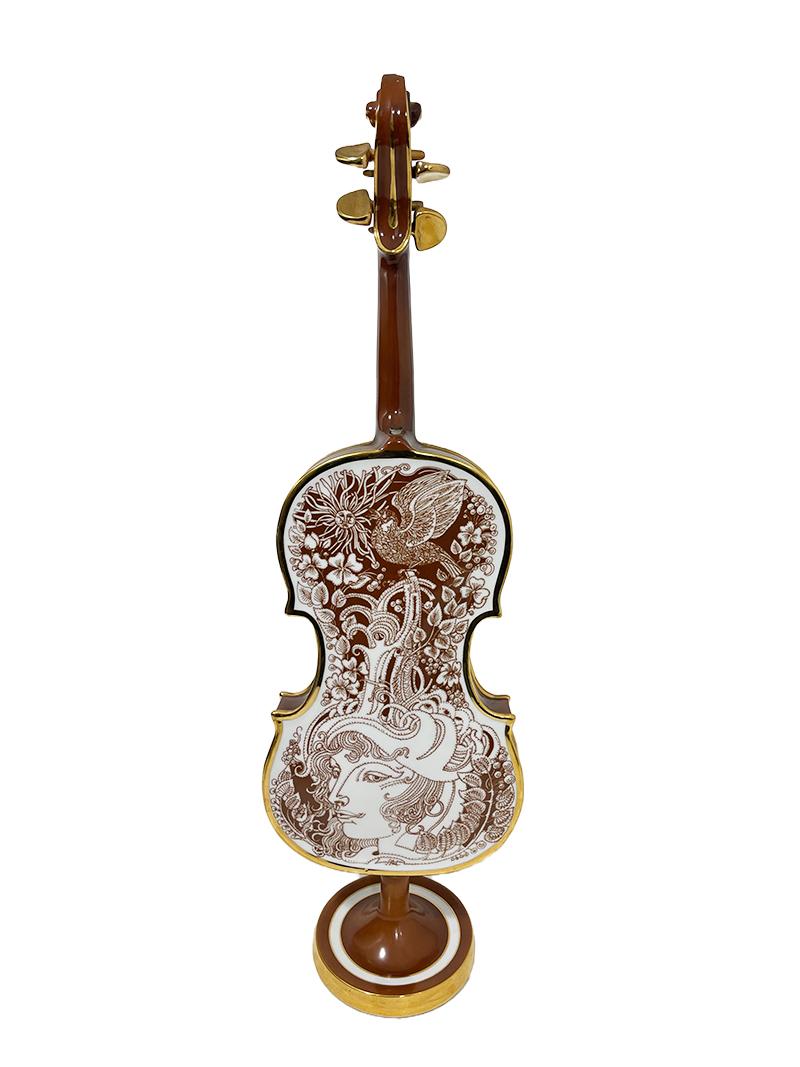 Endre László Szász pour le violon en porcelaine Hollohaza, Hongrie 1979-1980 Bon état - En vente à Delft, NL