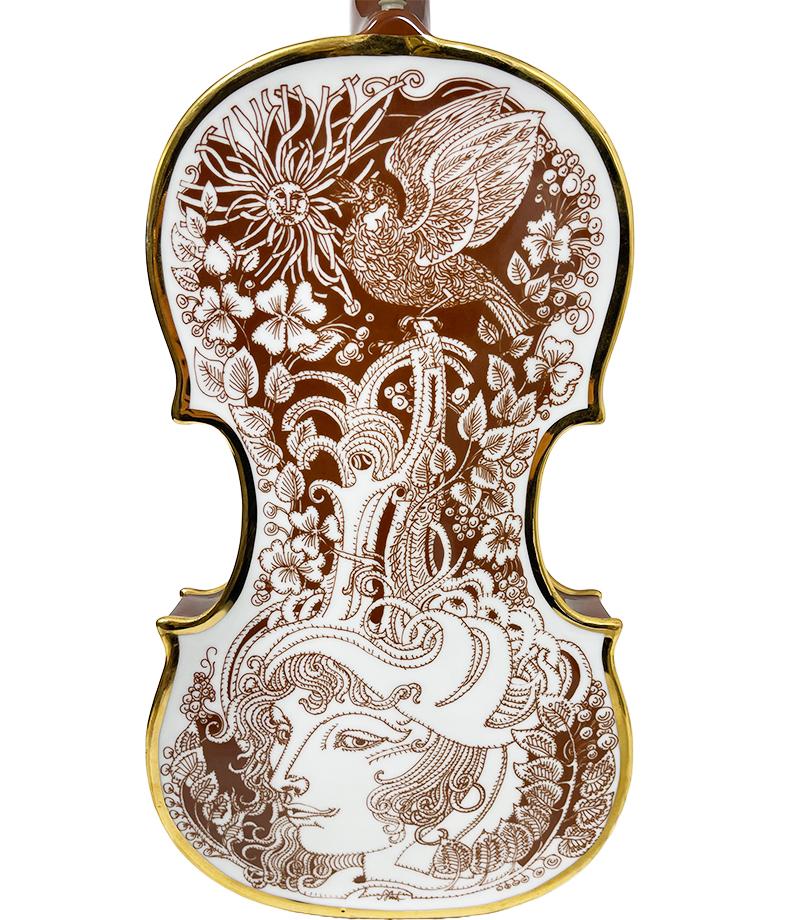 Endre László Szász for Hollohaza Porcelain Violin In Good Condition For Sale In Delft, NL