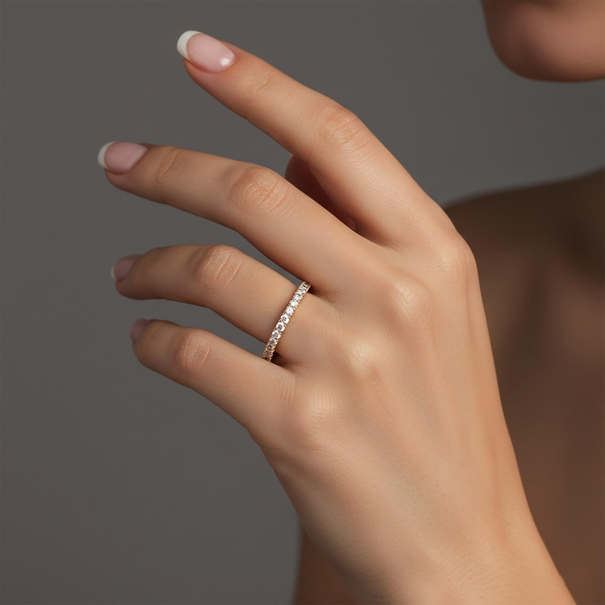 En vente :  Bague d'éternité en or blanc 18 carats à diamant durable 2