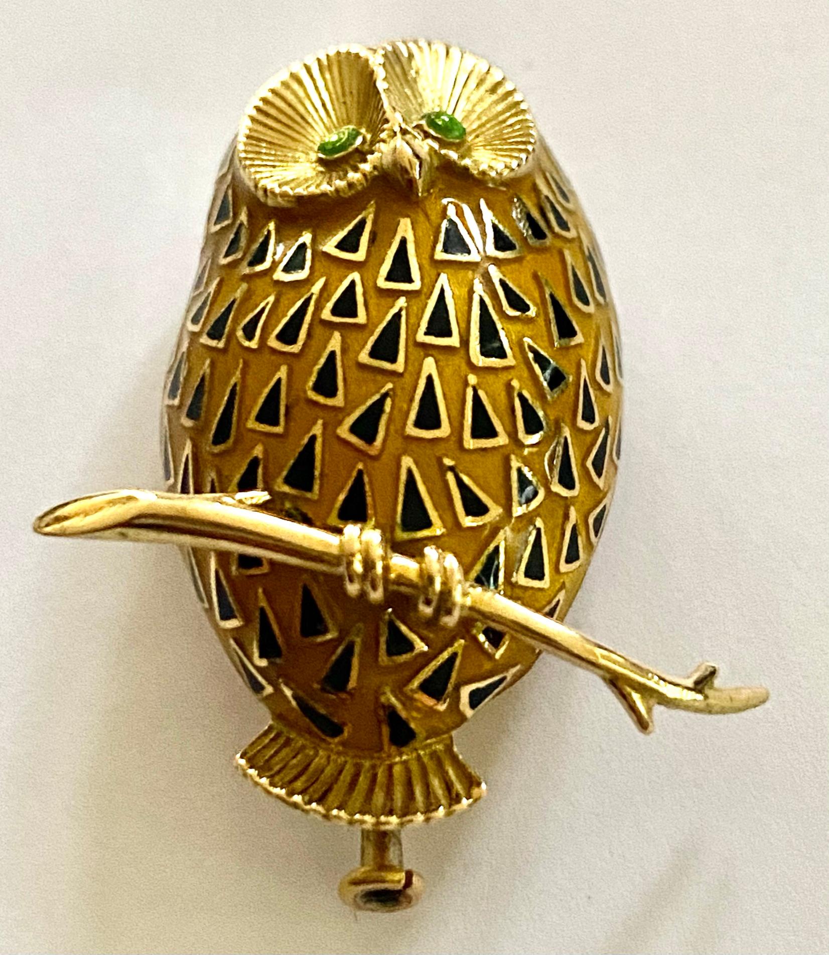 One (1) 18Karat Yellow Gold Brooch  Decorated with Yellow and Black and Green Enemal.
Owl
Made in France ca 1950  (original stamped)
Weight: 9.94 grams.
Messerment:  33x 25 x 11mm.
