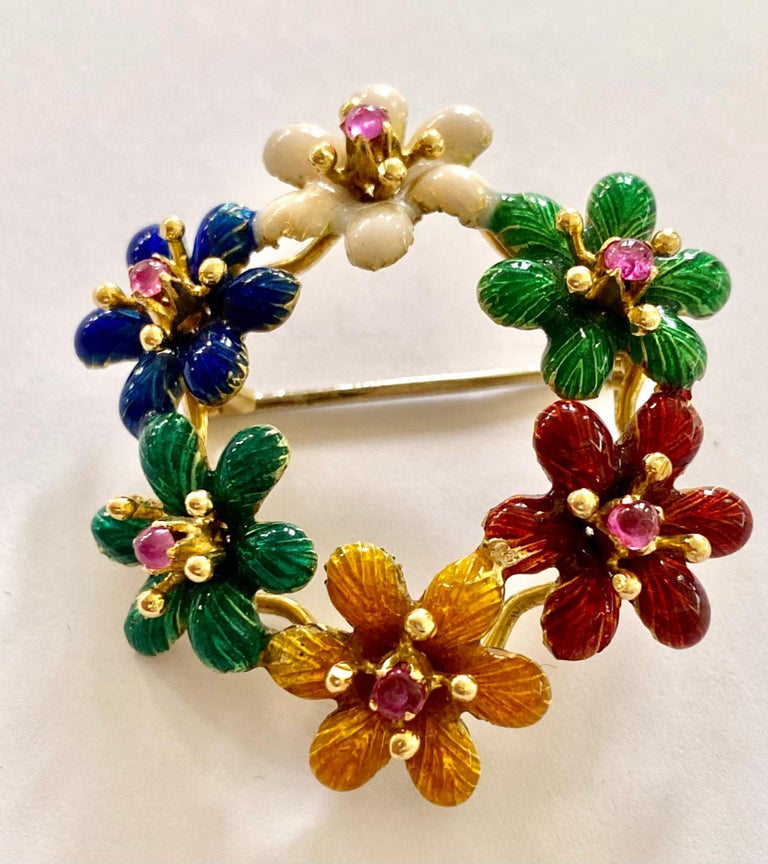 Enemal Flower Brooch, Set with Nataural Pink Sapphires, Italy, 1950 In Good Condition For Sale In Heerlen, NL