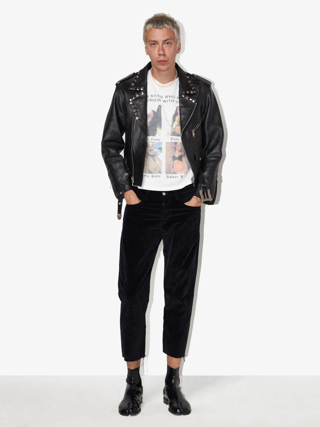 Enfants Riches Déprimés  Veste en cuir punk à pointes 
Taille marquée : L
Condit : BNWT
MATERIAL : 100% cuir / 100% argent
Mesures : D'épaule à épaule (cm) 46/ de fosse à fosse (cm) 52/ Longueur (cm) 61/ manche (cm) 62/ 
(49885)


