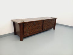 Enfilade basse brutaliste de Georges Robert en bois de pin foncé des années 50