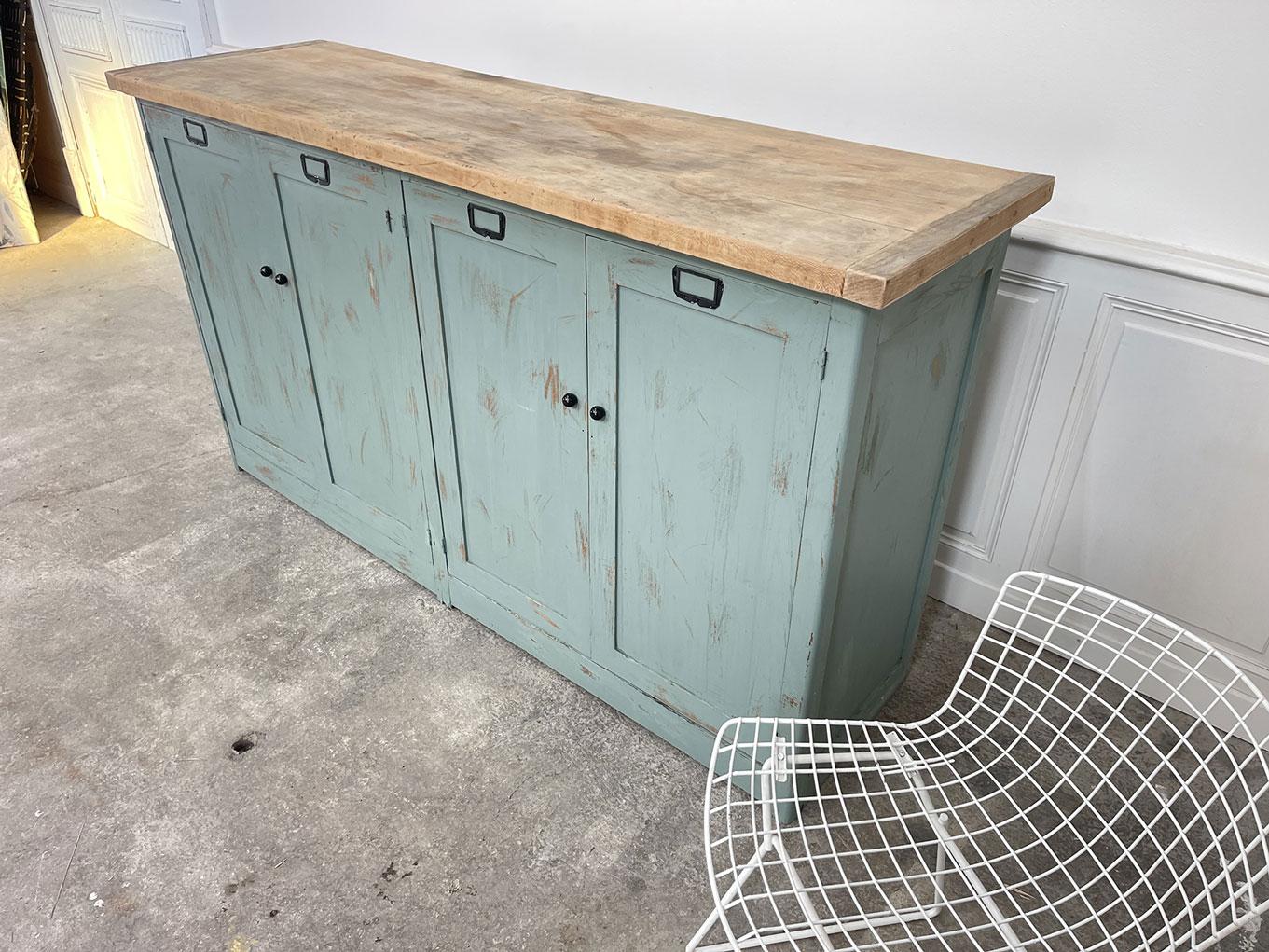 Enfilade bleutée en sapin années 1950 mediados del siglo XX en venta