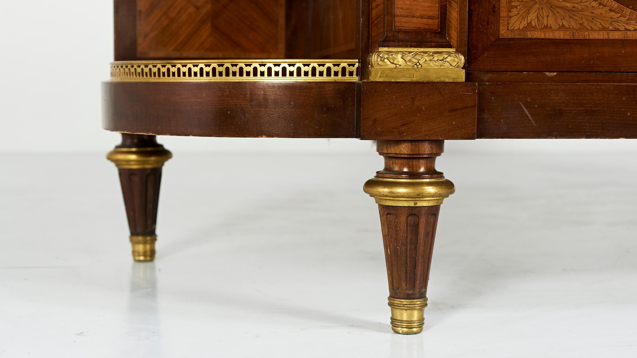 Enfilade de style Louis XVI réalisée vers 1830 par la Maison Krieger en vente 6