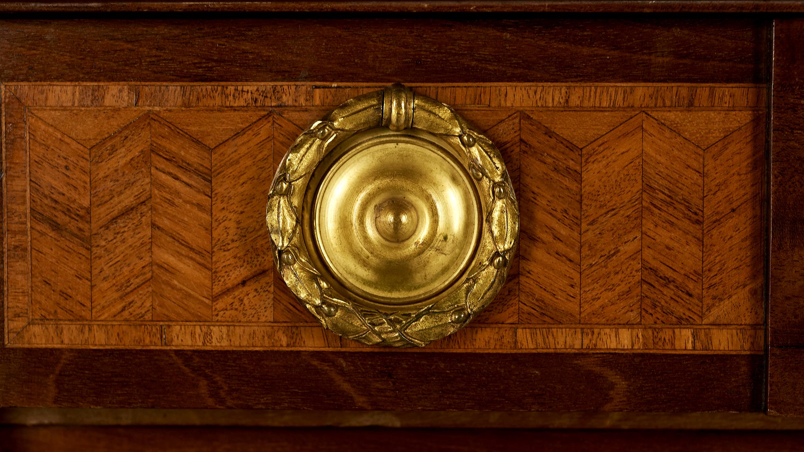 Enfilade de style Louis XVI réalisée vers 1830 par la Maison Krieger en vente 7