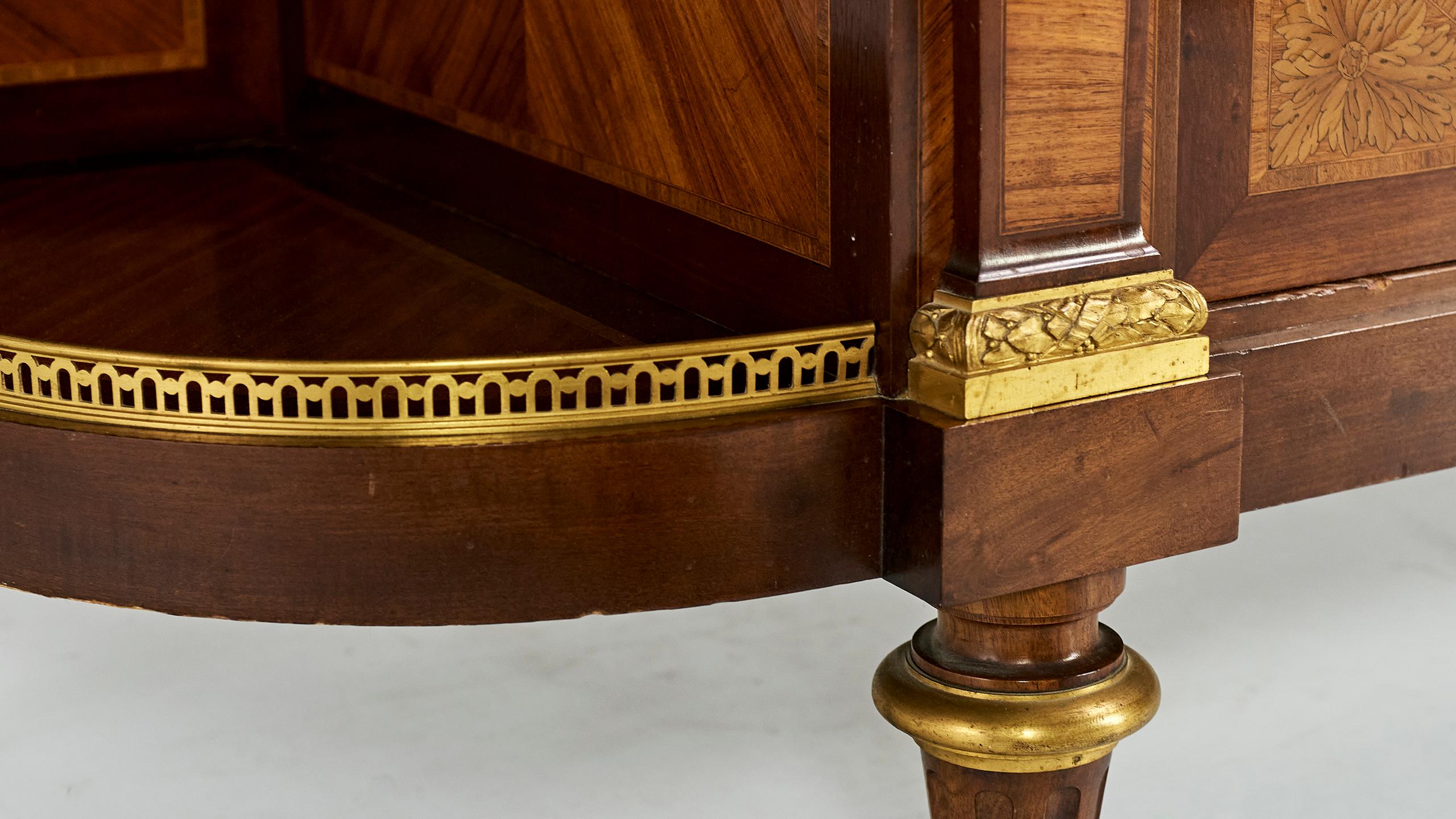 Enfilade de style Louis XVI réalisée vers 1830 par la Maison Krieger en vente 11