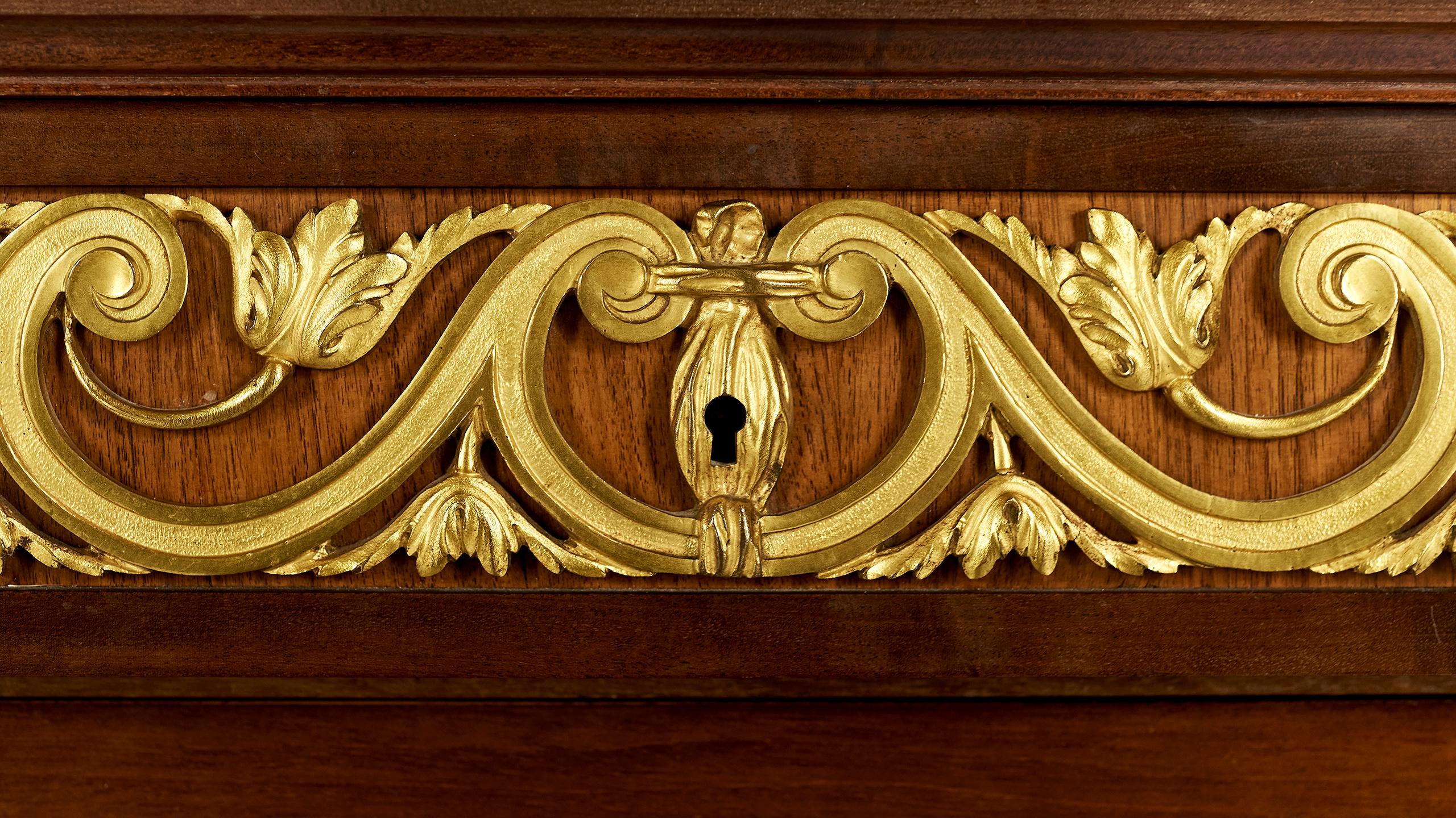 Enfilade de style Louis XVI réalisée vers 1830 par la Maison Krieger en vente 2