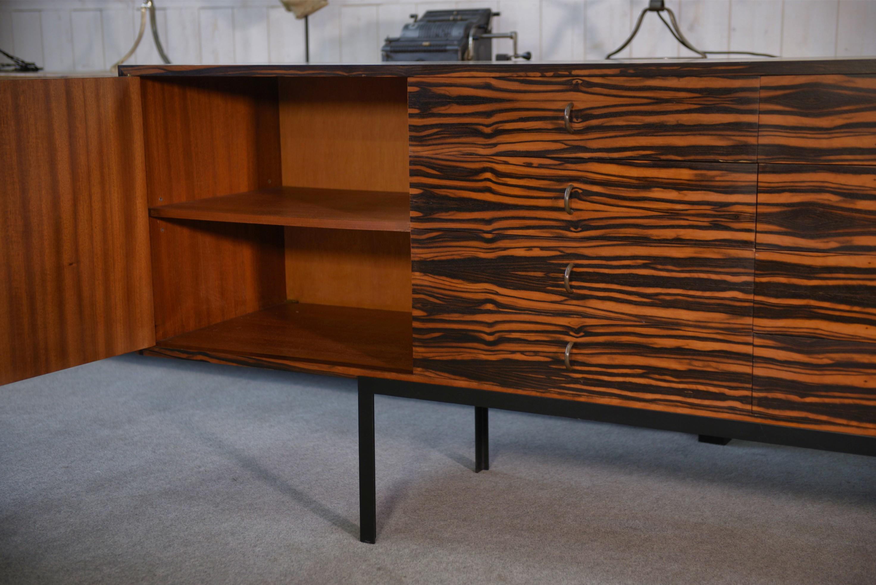 Ebano Enfilade design en ébène du Gabon 1 porte 12 tiroirs 1960's in vendita