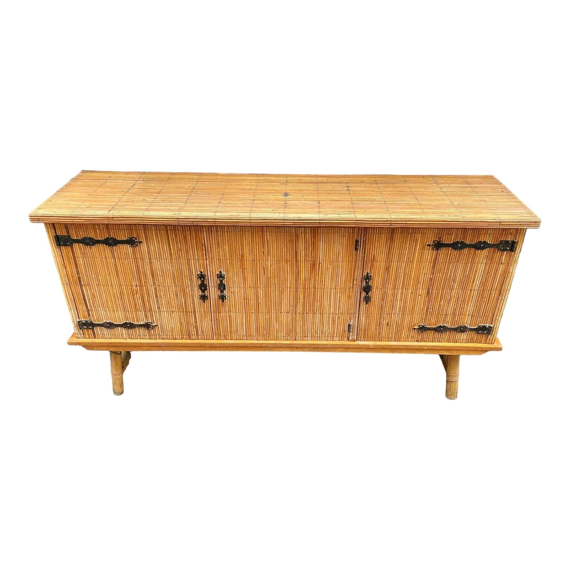 This bamboo sideboard attributed to Audoux Minet is a true piece of French antique, dating from the 1950s. Its design is simply superb and will bring a touch of elegance to any interior. Carefully crafted, this split bamboo sideboard is both sturdy