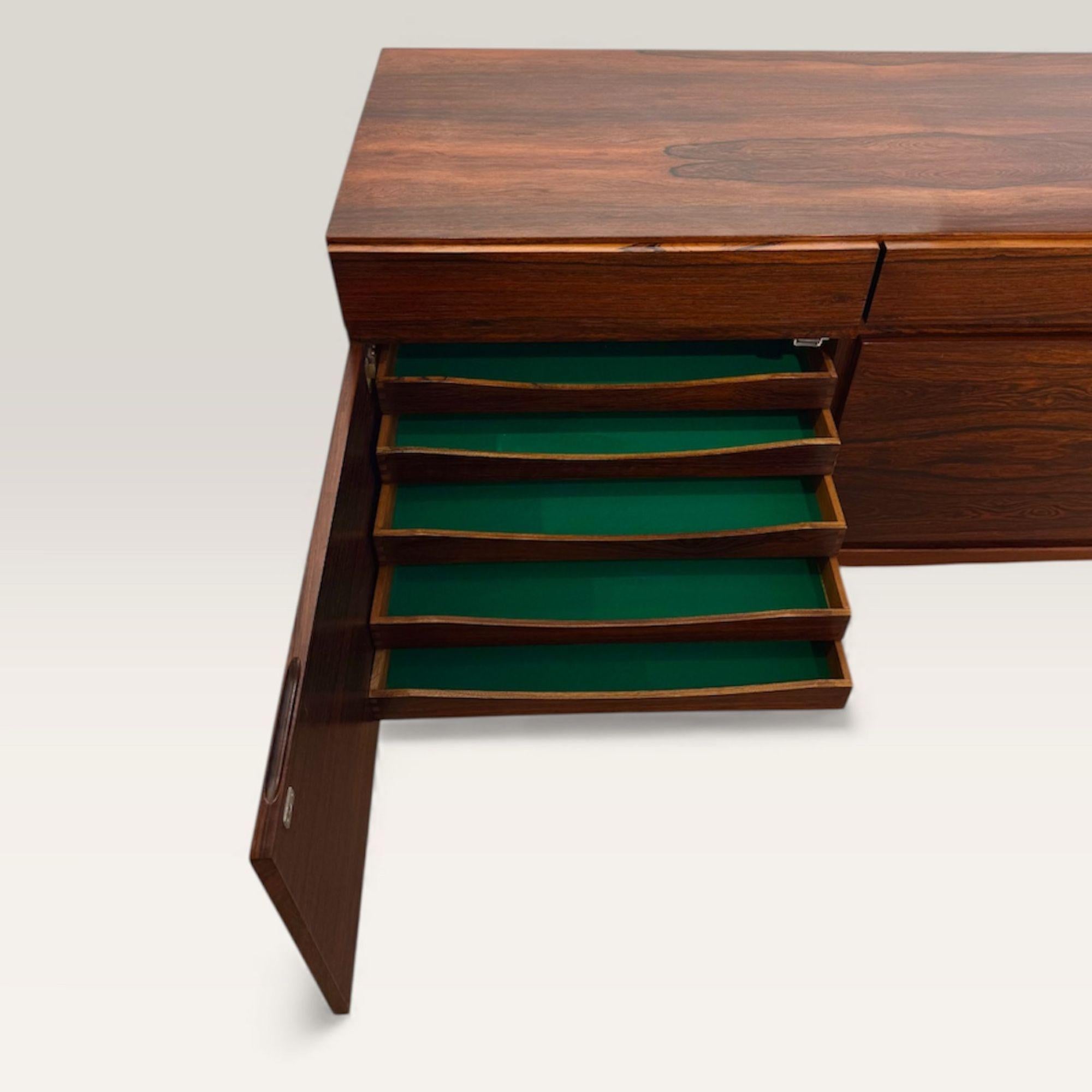 Enfilade FA66 par Ib Kofod Larsen In Good Condition For Sale In PARIS, FR