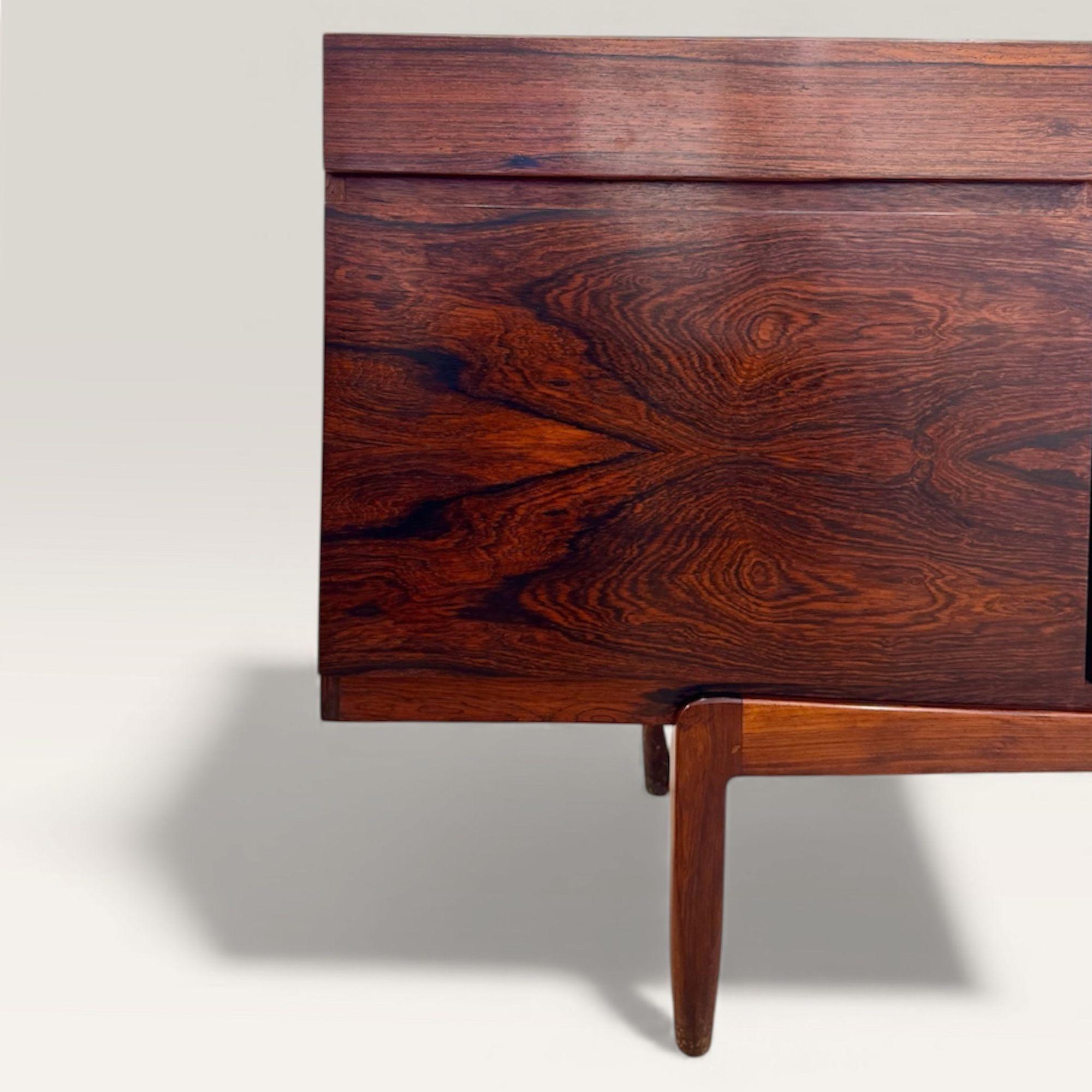 Palisander Enfilade FA66 par Ib Kofod Larsen For Sale